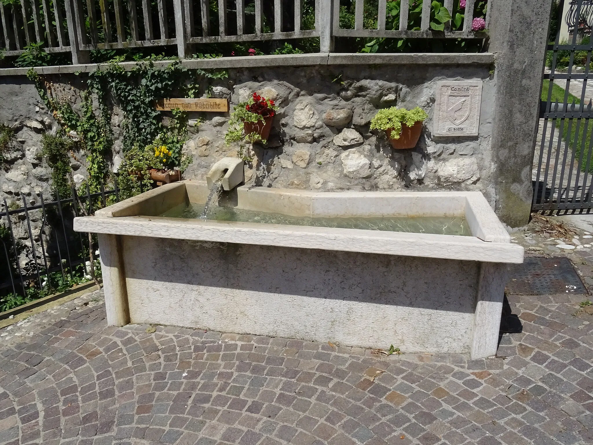 Photo showing: Brentino (Brentino Belluno, Veneto, Italy) - Fountain