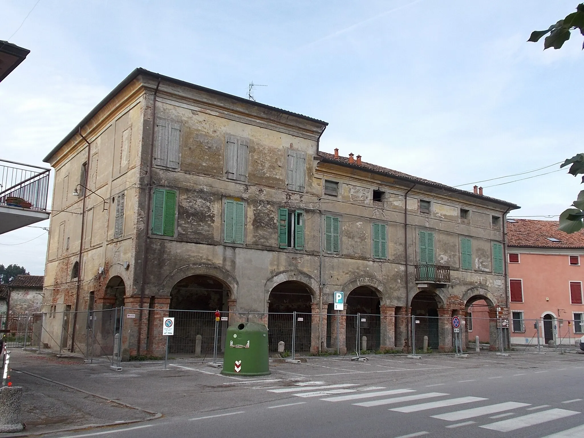 Photo showing: Ferrara - Marrara - Piazza Adamo Boari