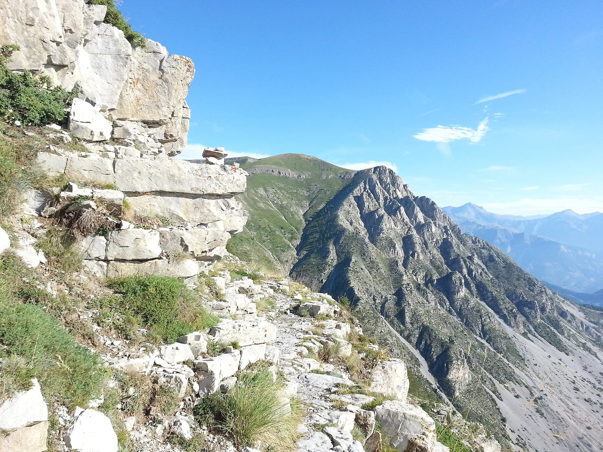 Photo showing: Vire avant le sommet du mont Saint-Honorat sur la commune de Daluis