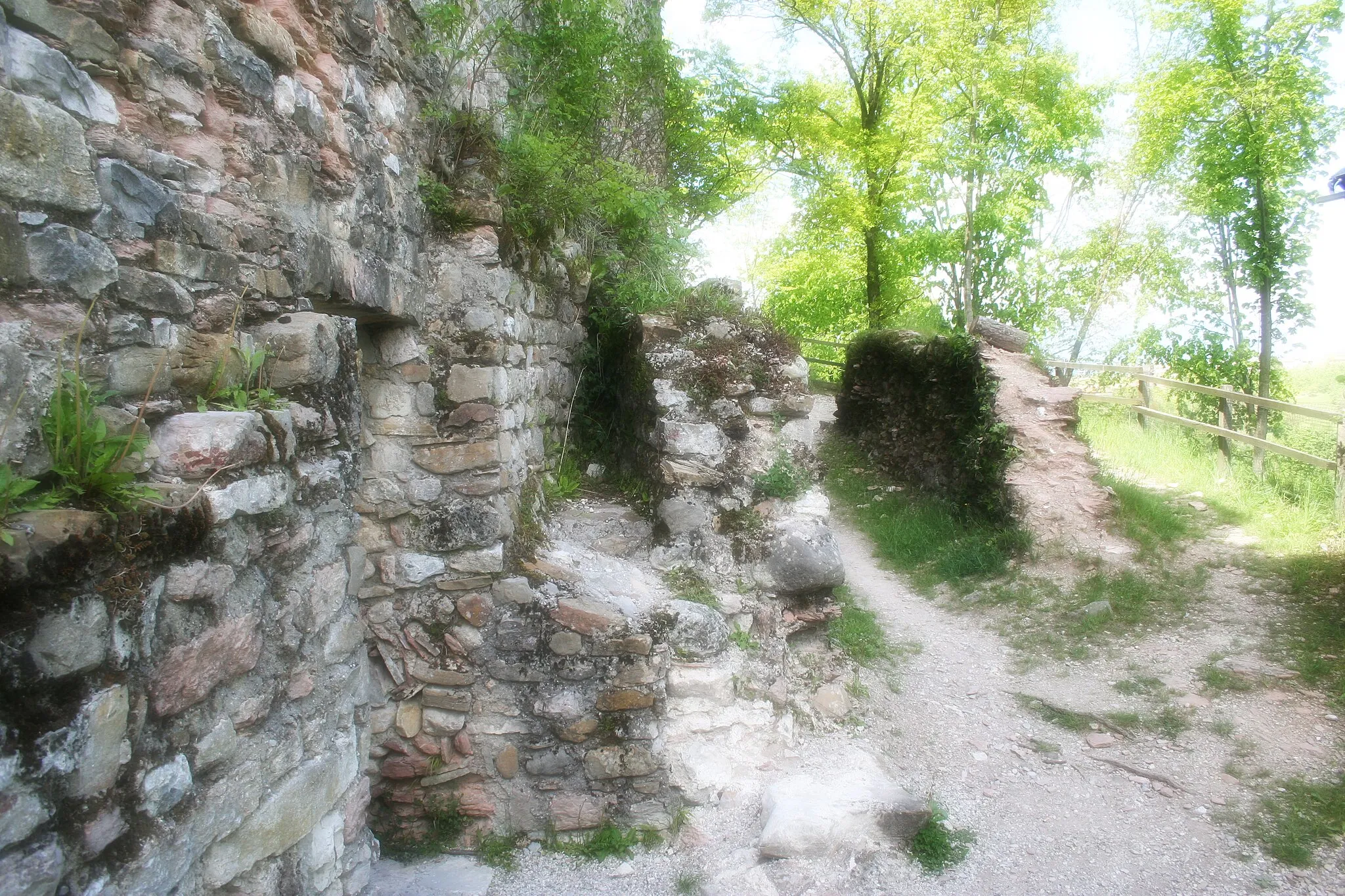 Photo showing: Ruins of the castle of Zumelle, Belluro, Veneto, Italy. Ruins