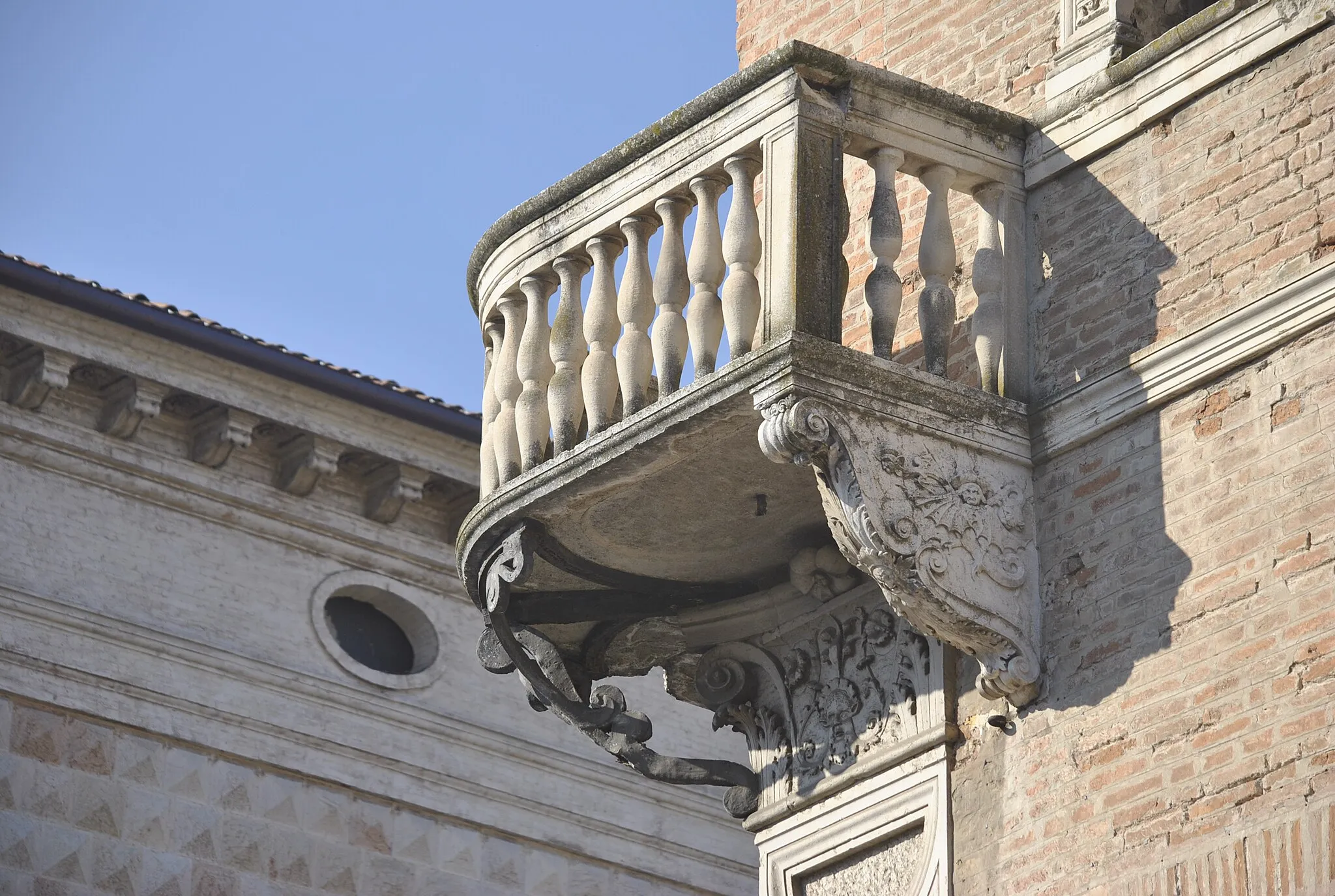 Photo showing: Balcone sec. XIX palazzo Palazzo Prosperi Sacrati Ferrara