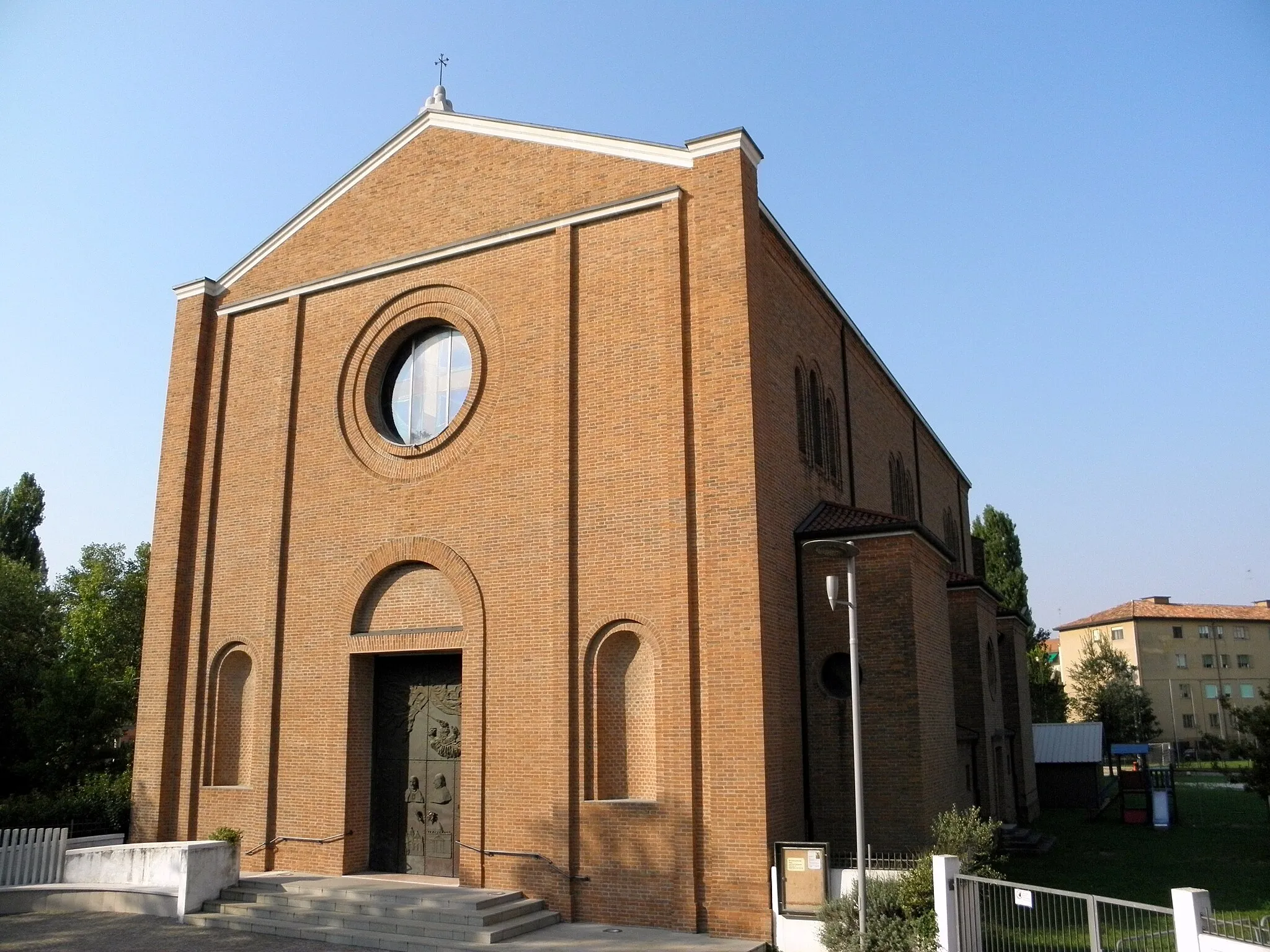 Photo showing: Marghera, frazione di Venezia: la Chiesa parrocchiale di San Michele Arcangelo.