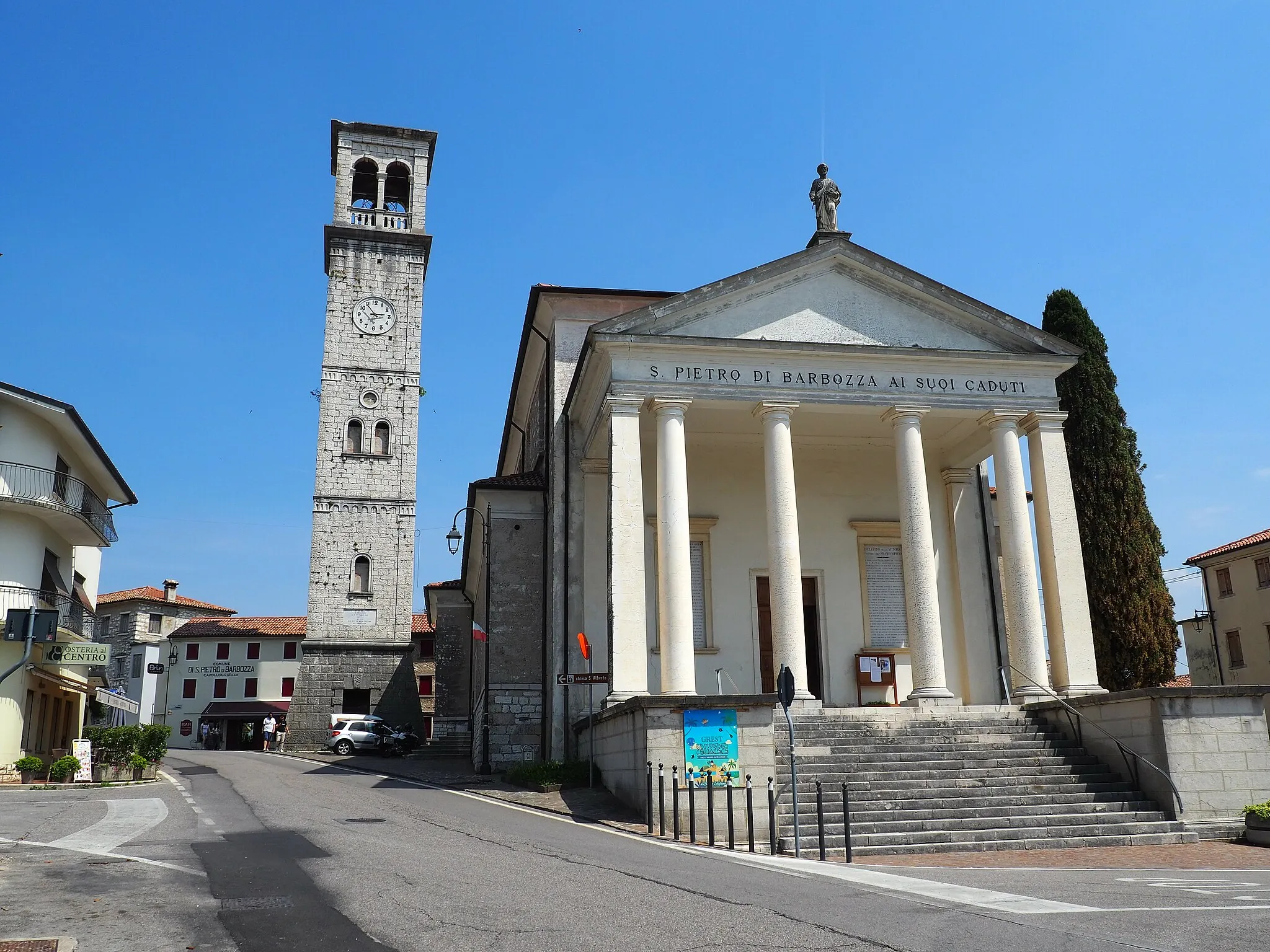 Photo showing: San Pietro di Barbozza, frazione di Valdobbiadene: la chiesa parrocchiale dei Santi Pietro e Paolo.