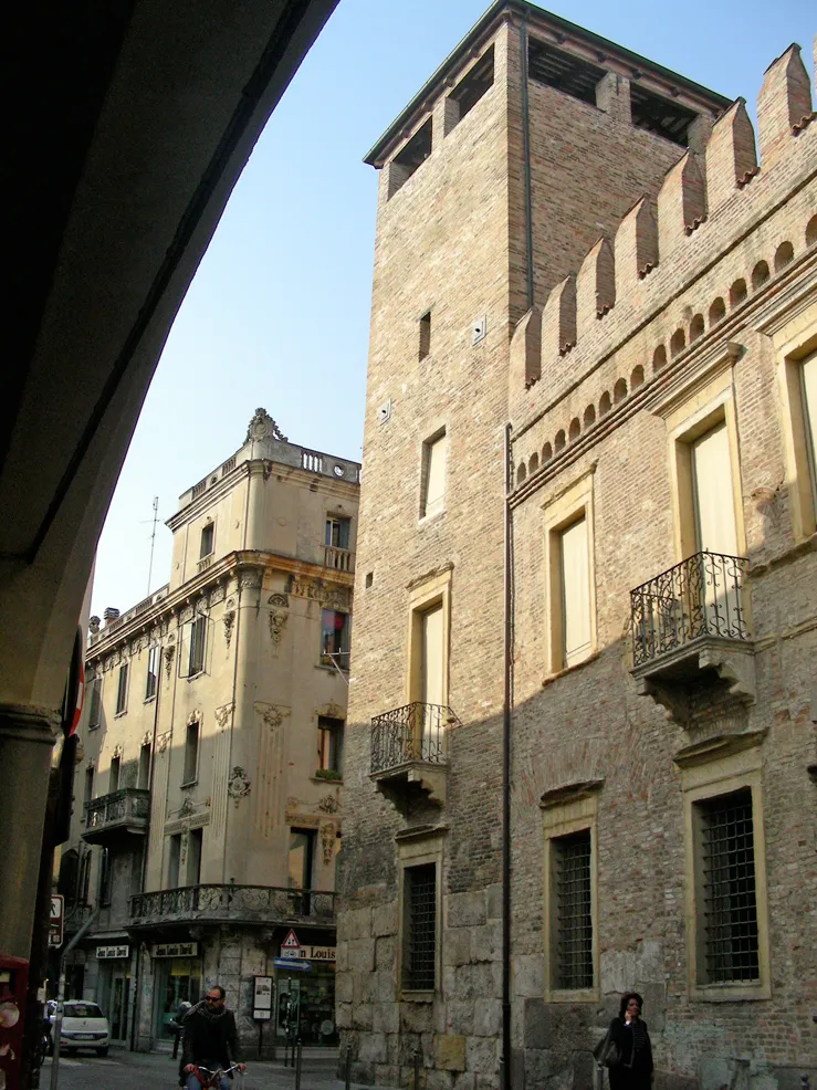 Photo showing: Padova, palazzo e torre Zabarella su via di San Francesco