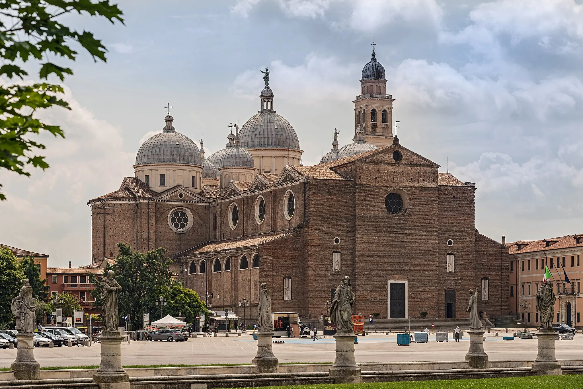 Photo showing: Abbey of Santa Giustina in Padua  - view from Prato della Valle.