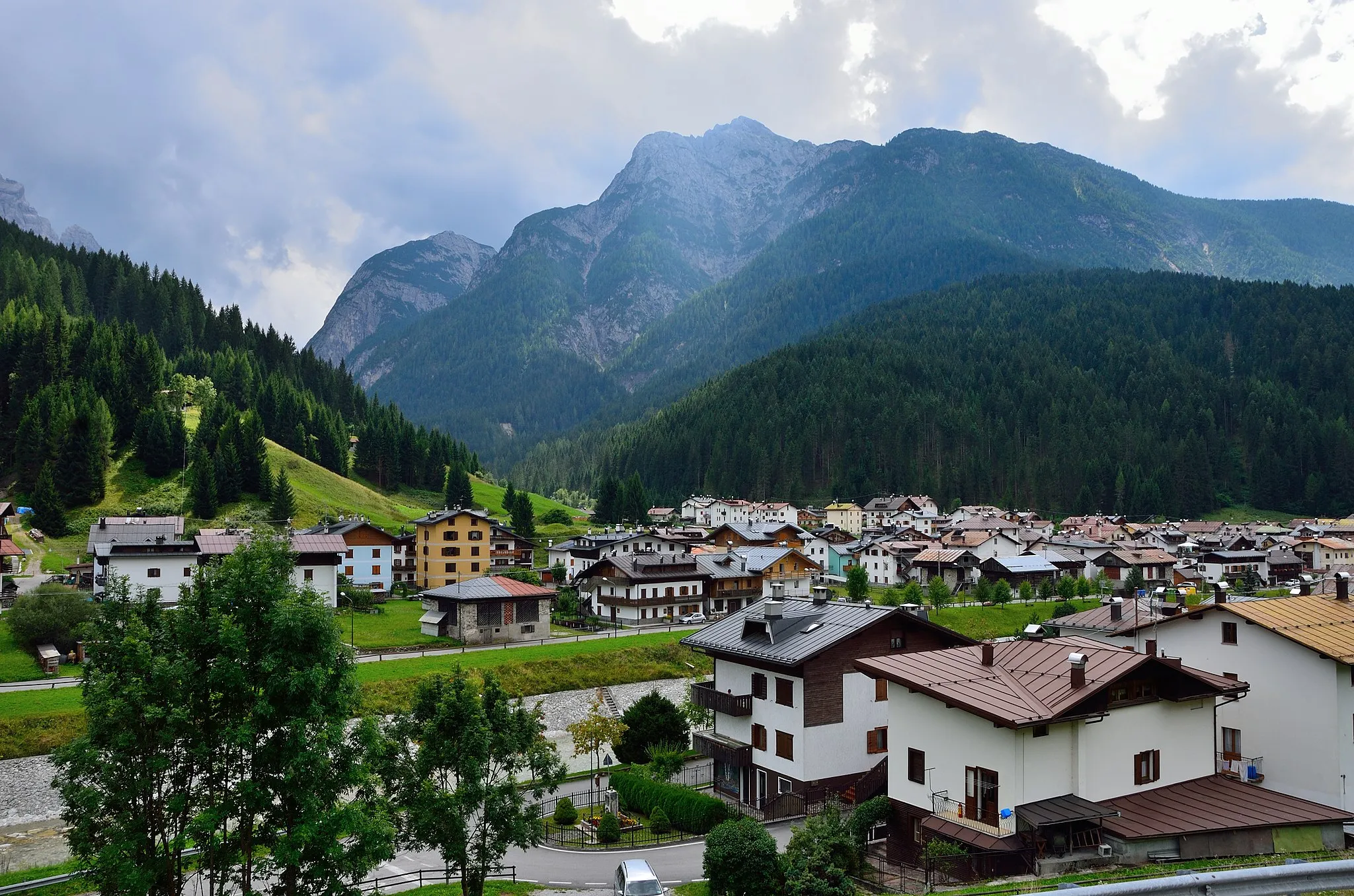 Photo showing: Foto di Campolongo di Cadore, in provincia di Belluno. Foto scattata dalla strada principale