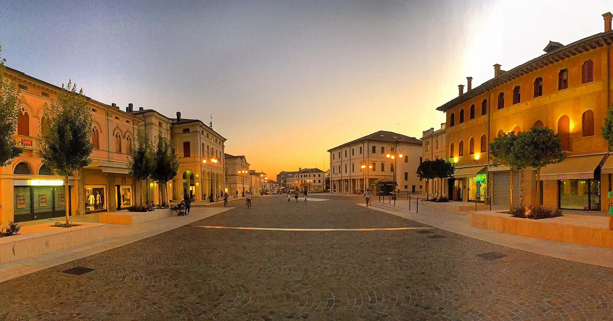 Photo showing: La piazza centrale di Montebelluna dopo i lavori di restauro del 2014-2015