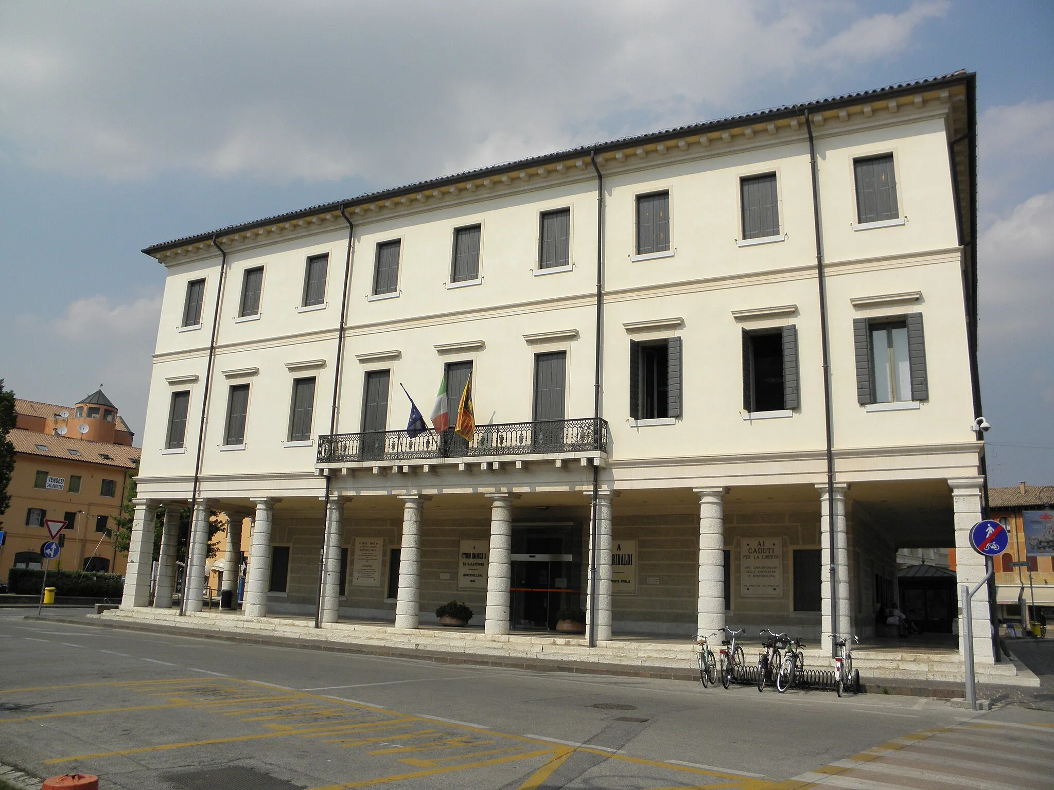 Photo showing: Montebelluna: Palazzo Municipale.