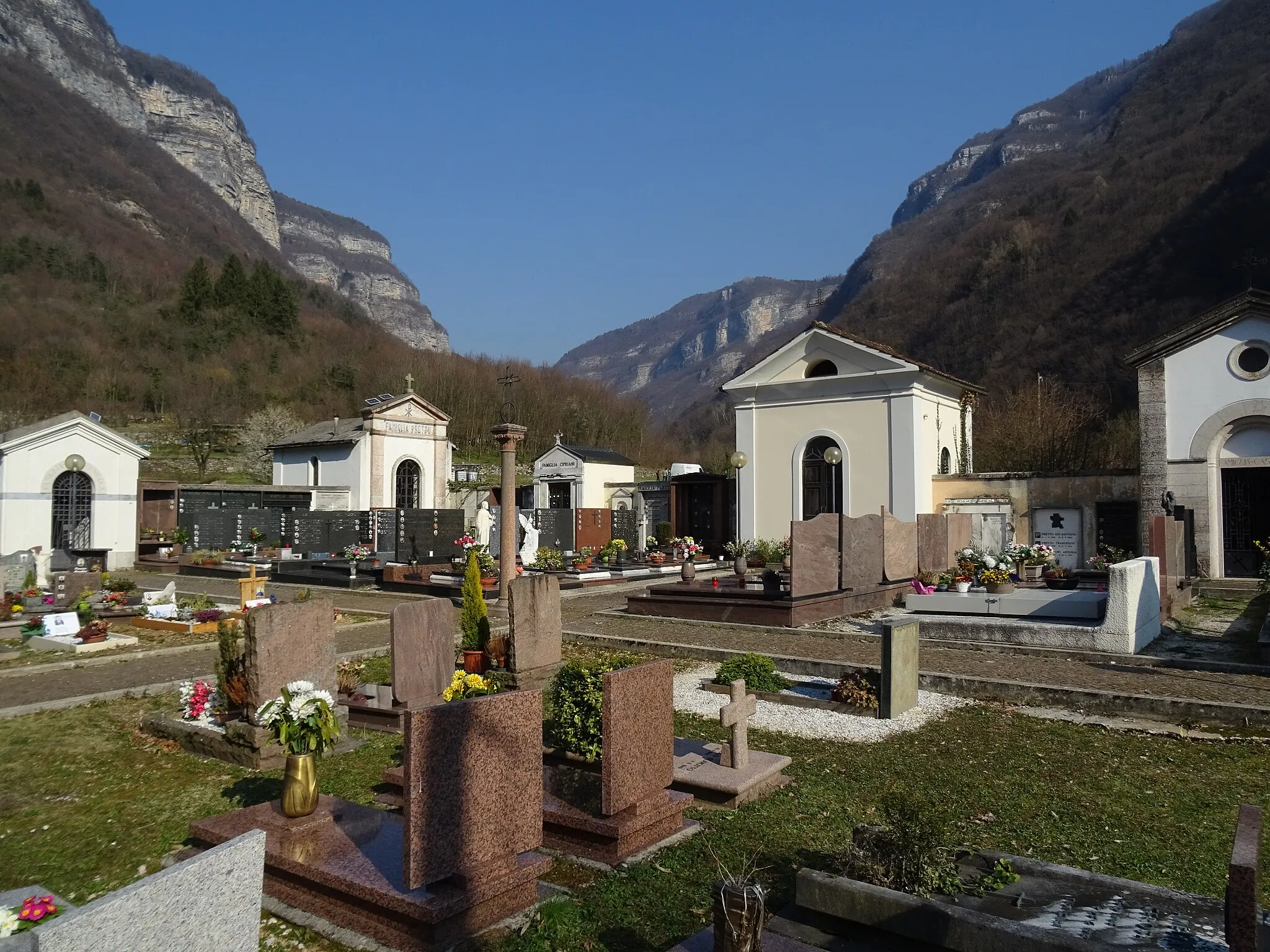Photo showing: Cemetery of Pedescala (Valdastico, Veneto, Italy)