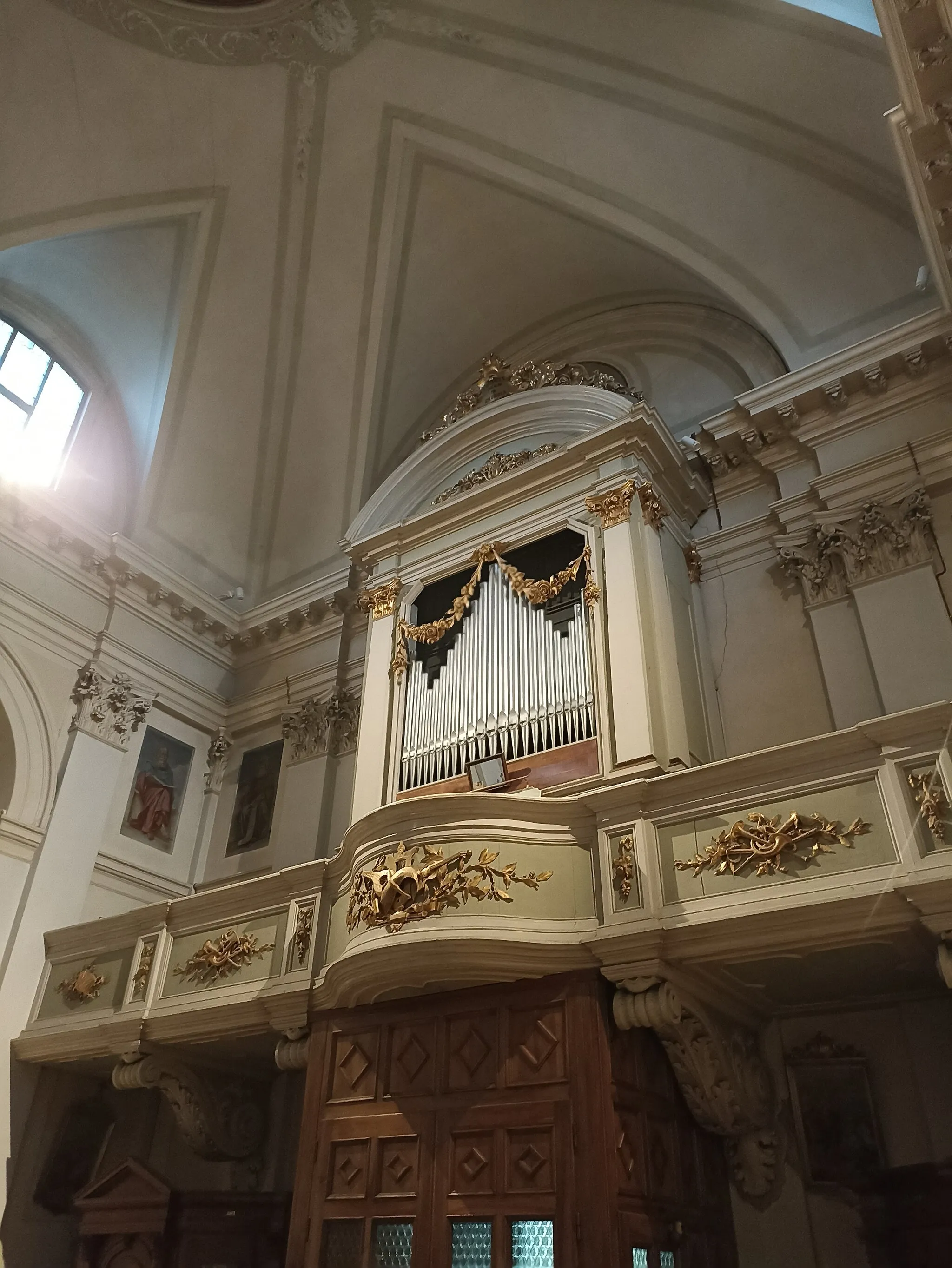 Photo showing: L'organo di Crespignaga di Maser visto assieme alla cantoria.