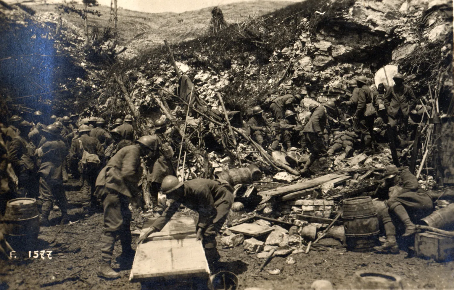 Photo showing: World War 1 - Italian Army: On the summit of Cima Val Bella - the Brigade "Regina" after taking the mountain