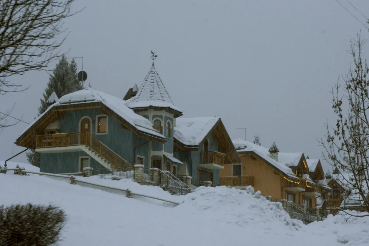 Photo showing: Asiago, dicembre 2008: scorcio della cittadina durante una nevicata.