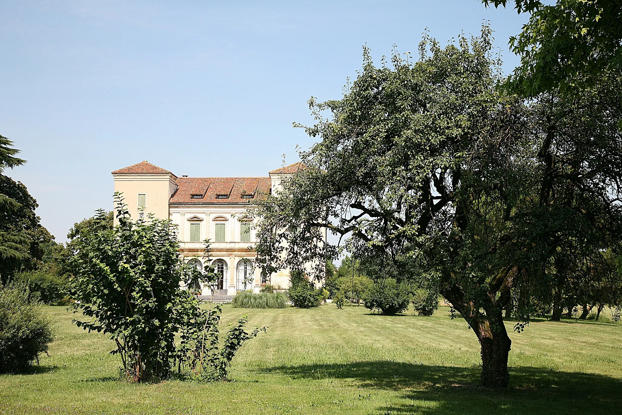 Photo showing: A villa just outside Vicenza. Tradition has it that Trissino here met the young man he would later give the name Andrea Palladio