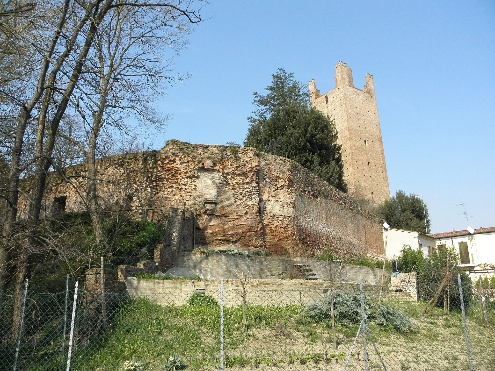 Photo showing: Rovigo, il "castello": vista sulle mura del lato sud.