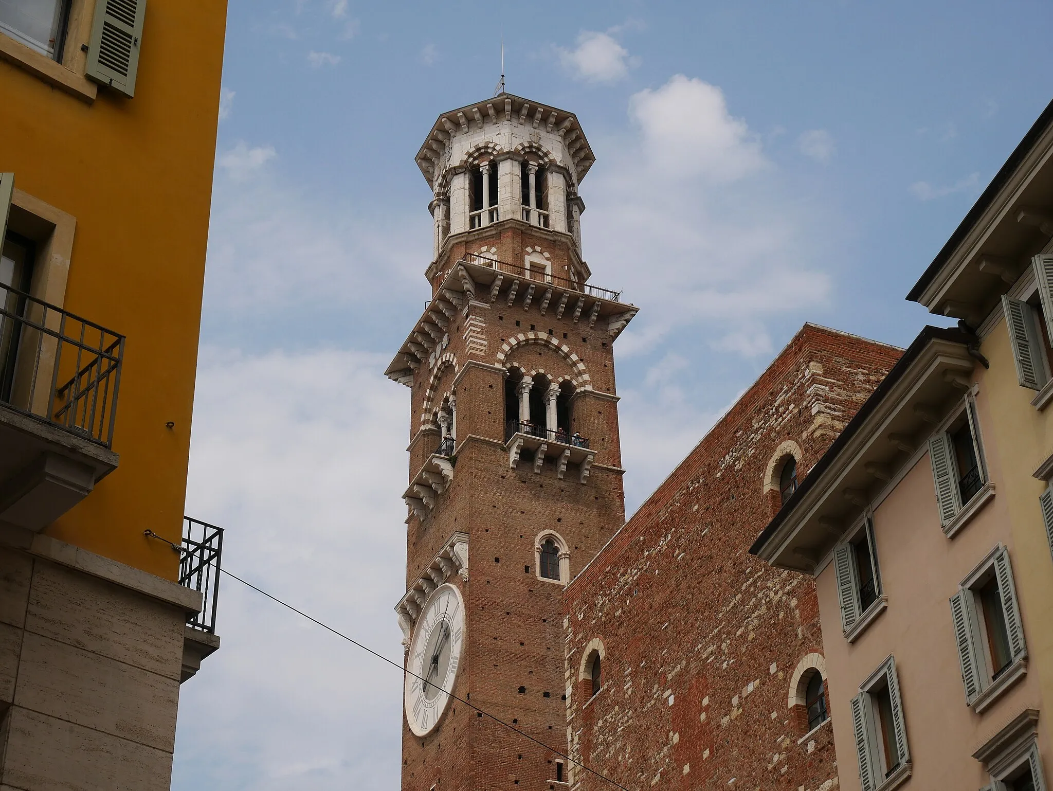 Photo showing: Torre dei Lamberti in the city centre of Verona