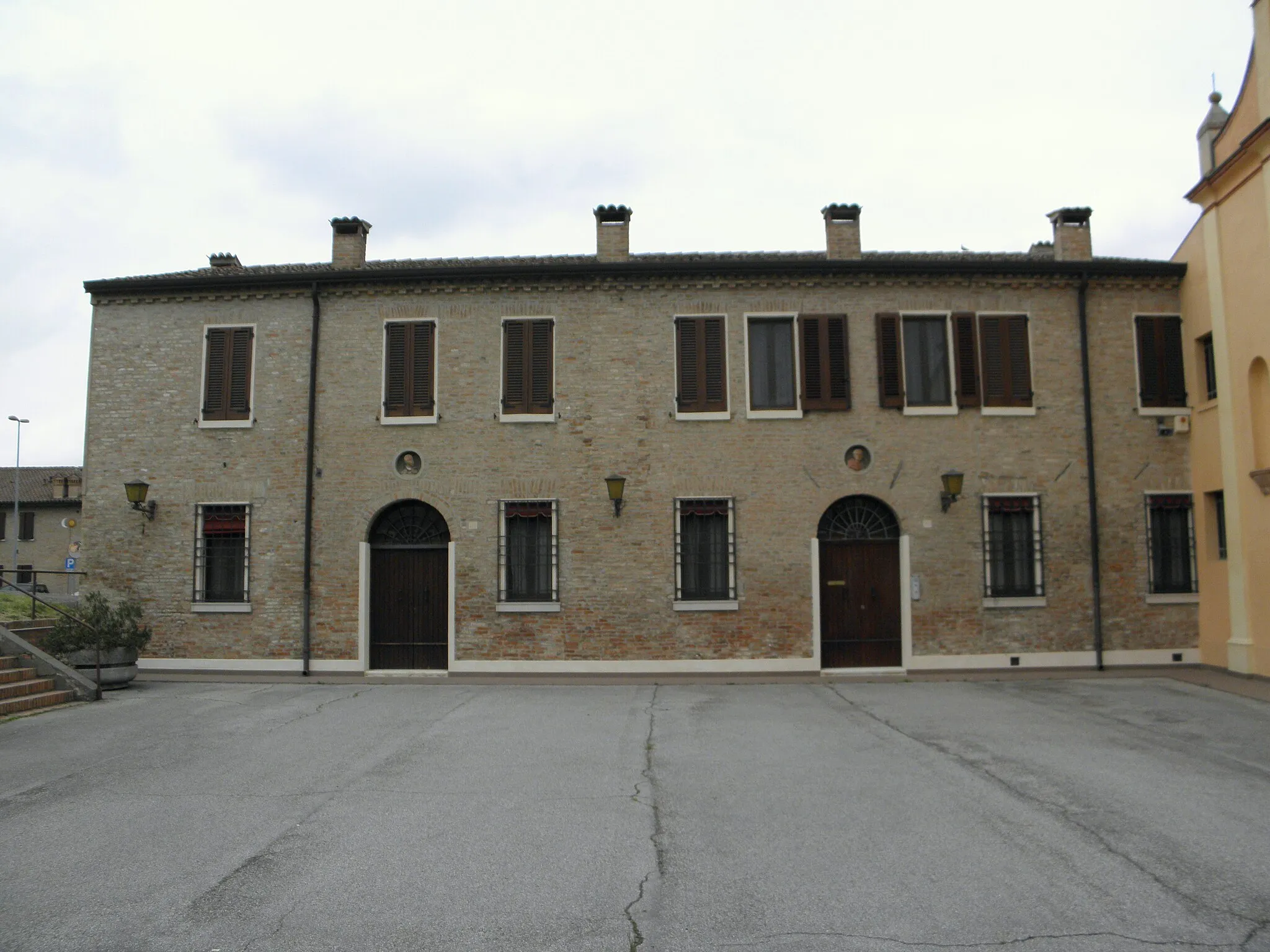 Photo showing: Cassana, frazione di Ferrara: la canonica della chiesa parrocchiale della Natività di Maria Vergine.