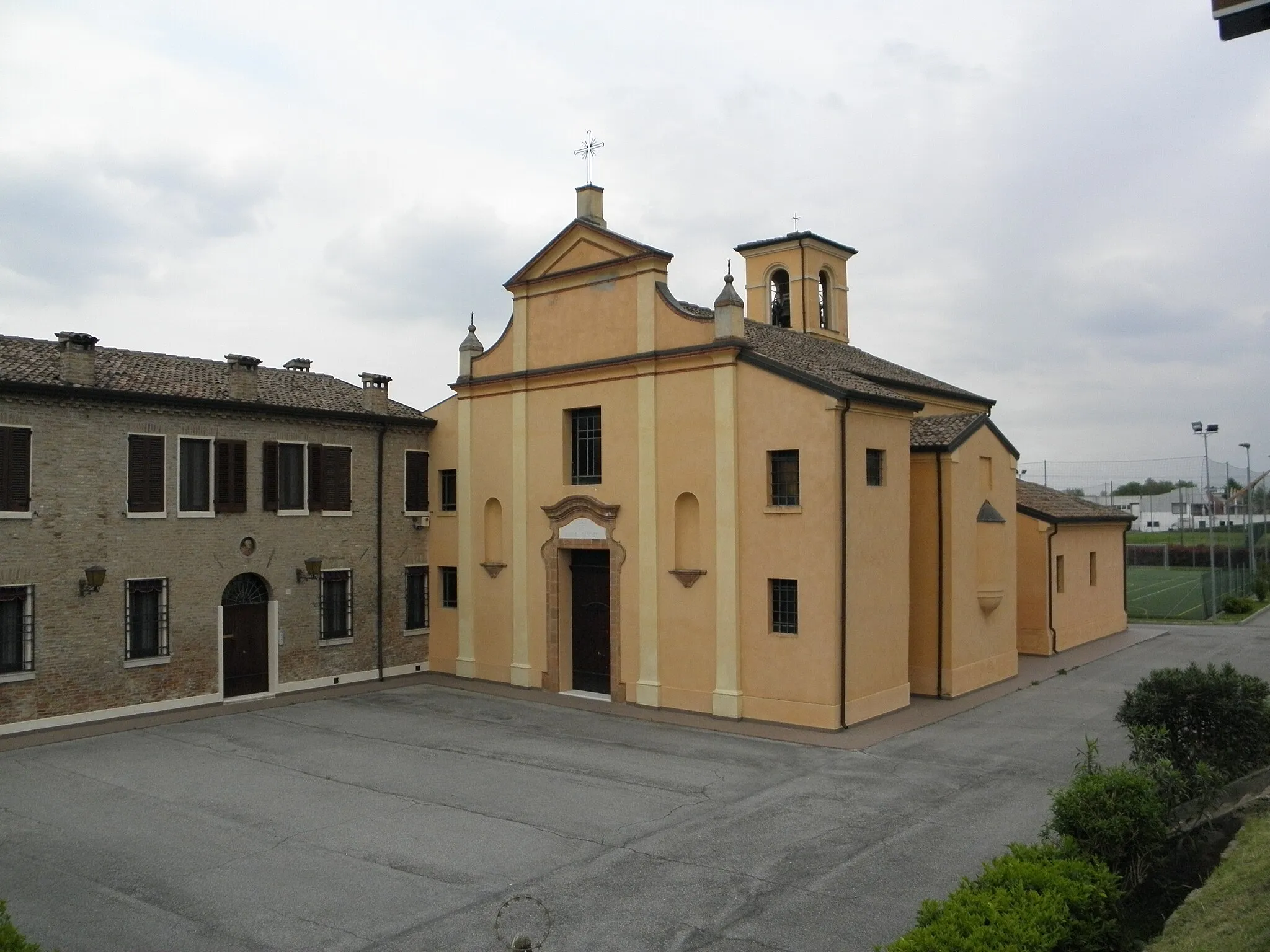 Photo showing: Cassana, frazione di Ferrara: la chiesa parrocchiale della Natività di Maria Vergine.