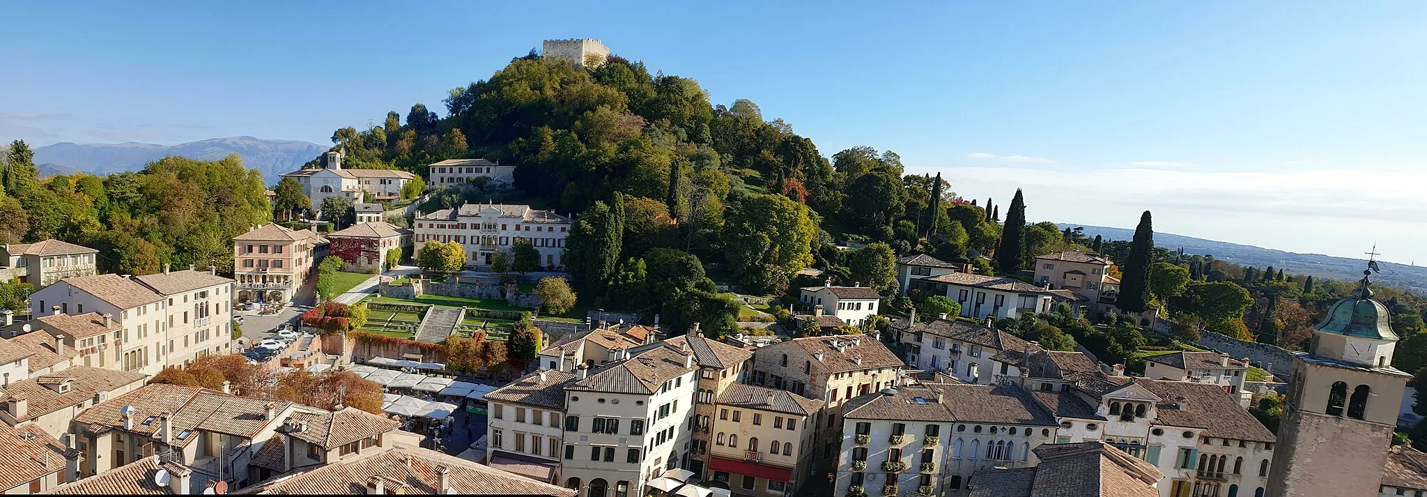 Photo showing: Main market in Asolo