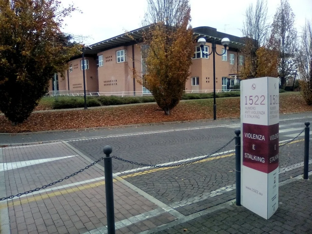 Photo showing: Municipal library