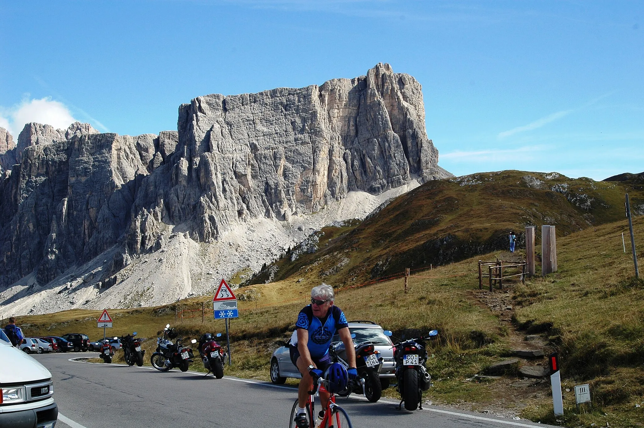 Photo showing: Passo Giau, heading NE, Croda da Lago