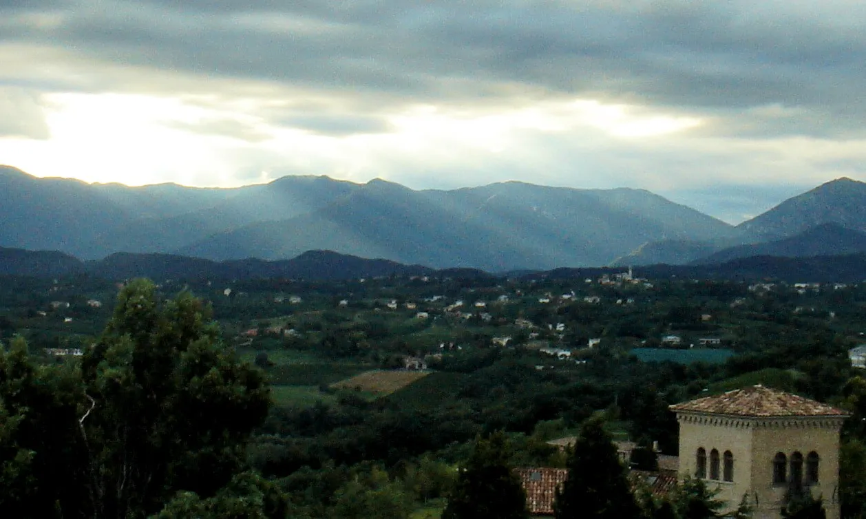 Photo showing: Conegliano (Treviso, Italy) - panoramic view of Feletto (with the church of Rua di Feletto) from the Castle