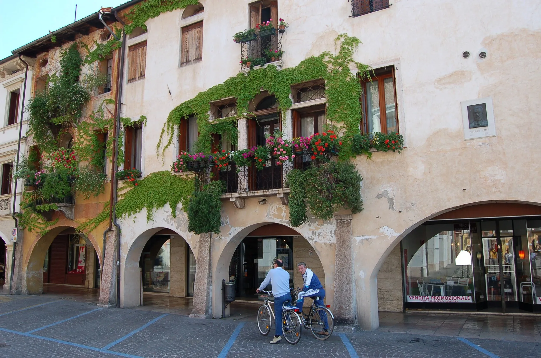 Photo showing: casa di Marostica, lato destro piazza