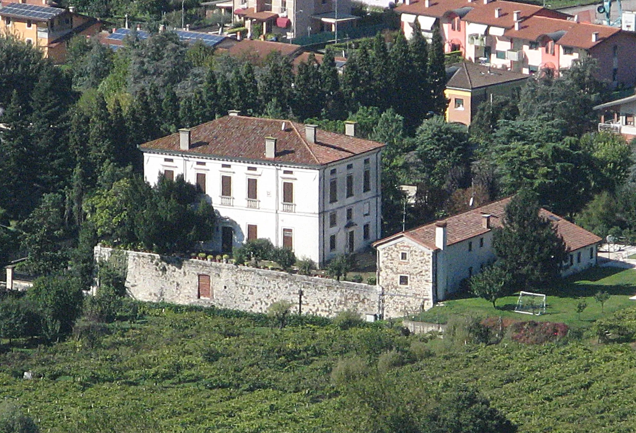 Photo showing: View on Villa Cantarella from the "Rocca dei Vescovi", Brendola (Italy).