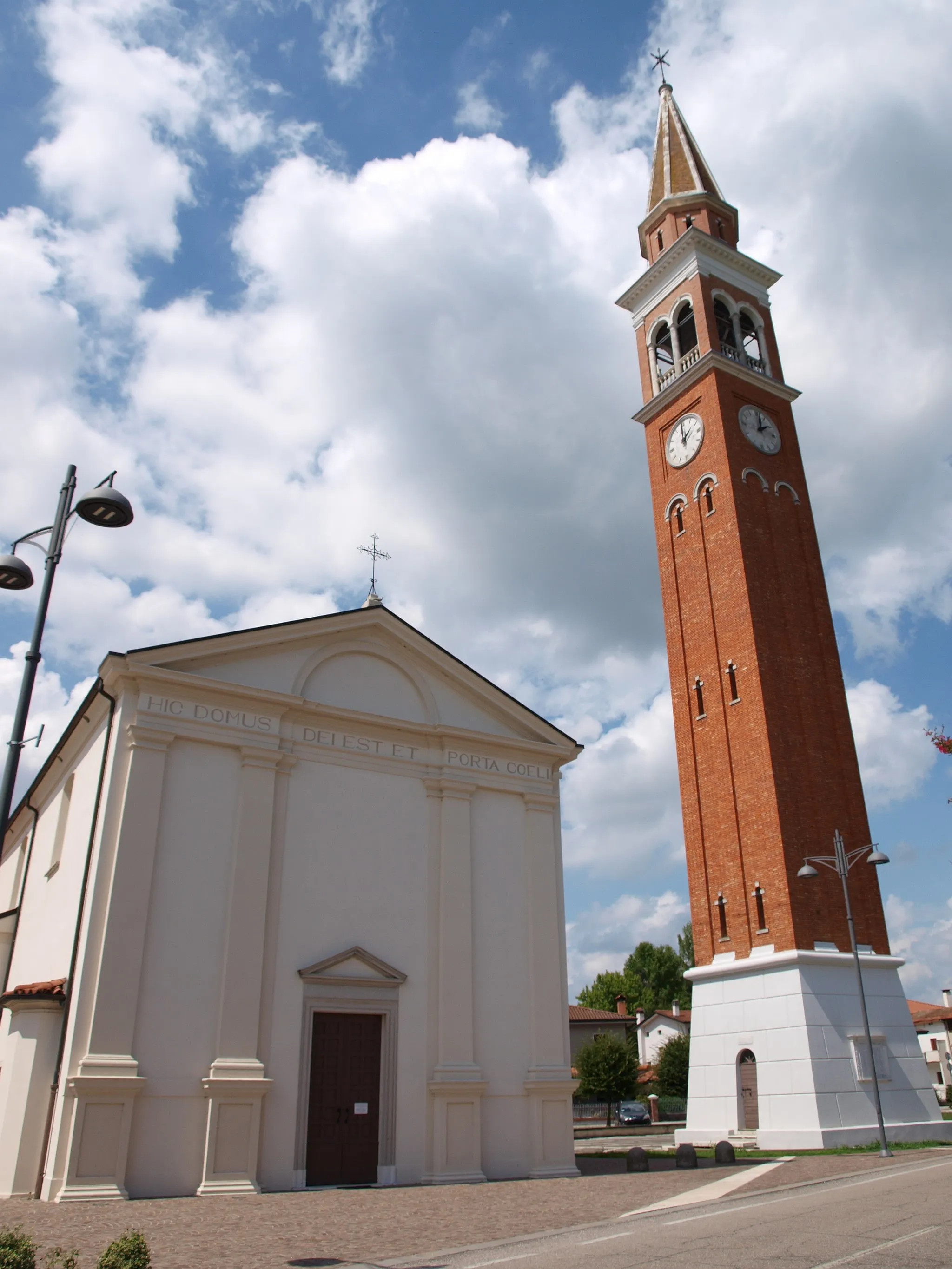 Photo showing: The chiesa dei Santi Pietro e Paolo (Saints Peter and Paul church) in Ghirano (Prata di Pordenone), in Northeast Italy.