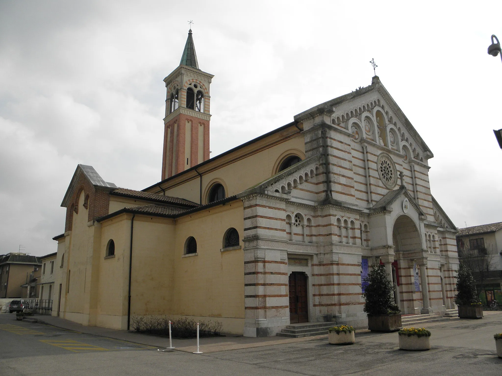 Photo showing: Paese: la chiesa parrocciale di San Martino Vescovo.