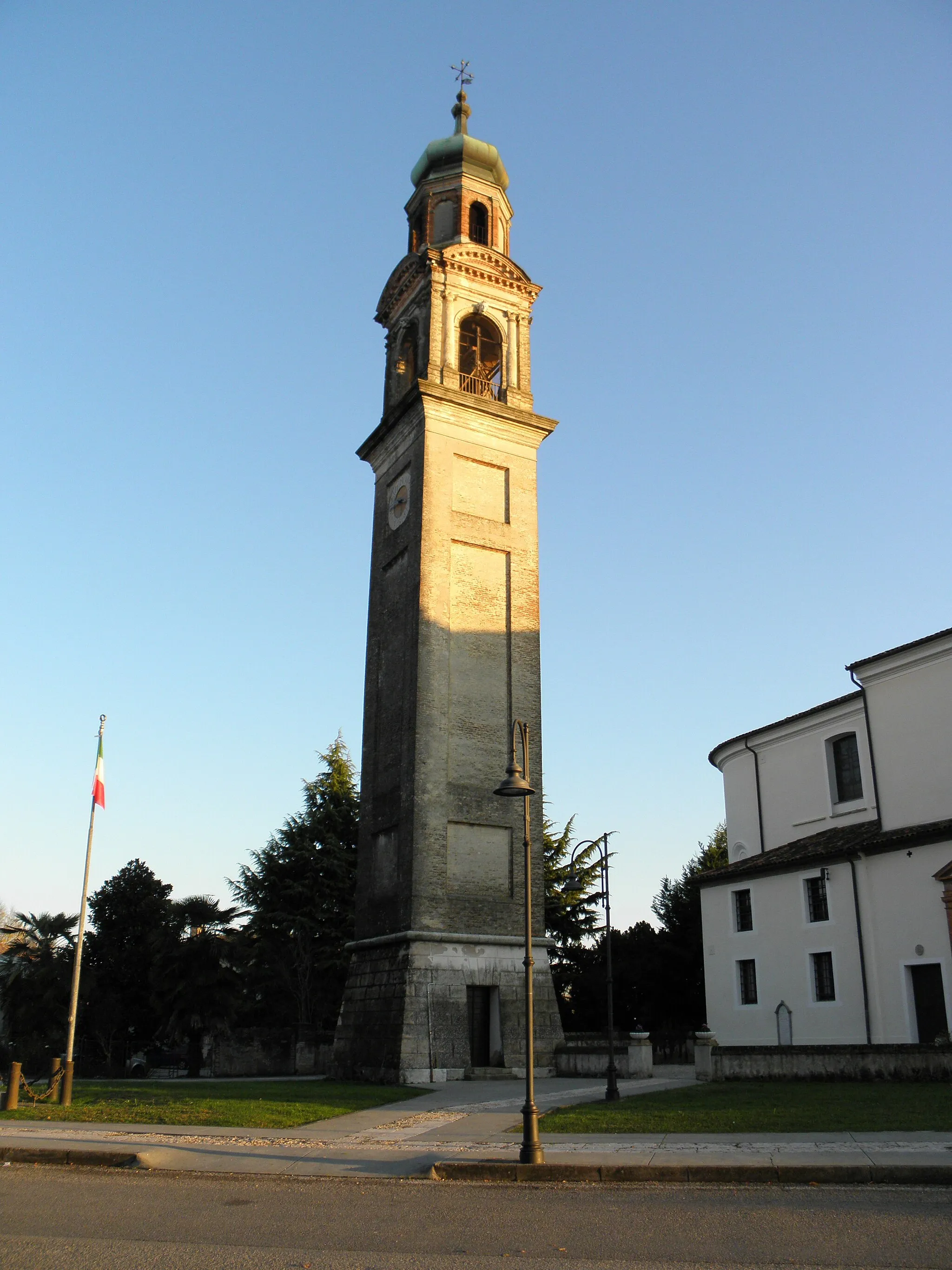 Photo showing: Spercenigo, frazione del comune di San Biagio di Callalta: il campanile della chiesa parrocchiale di San Bartolomeo Apostolo.
