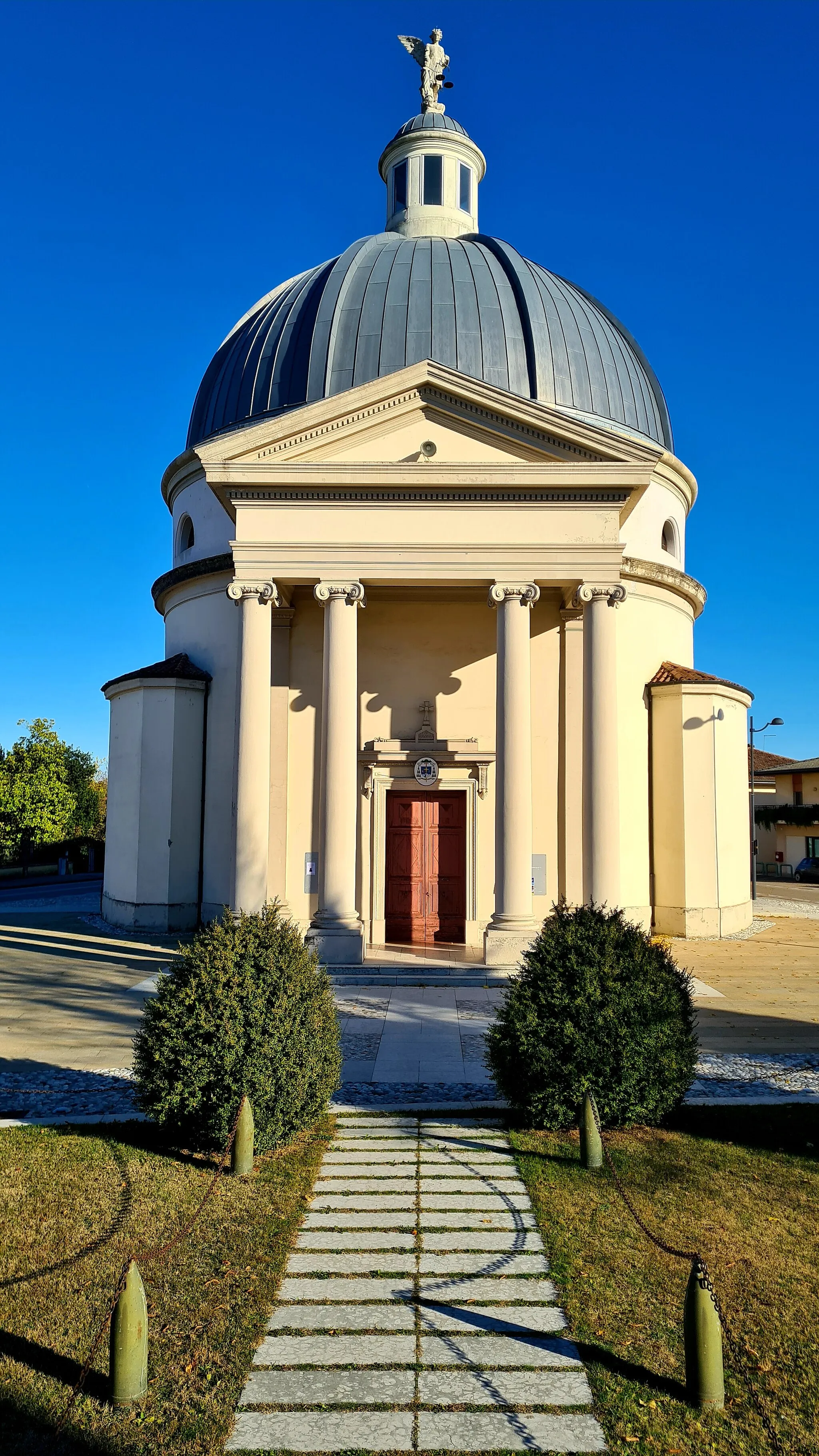 Photo showing: Chiesa di San Michele Arcangelo di Piave (vista frontale)