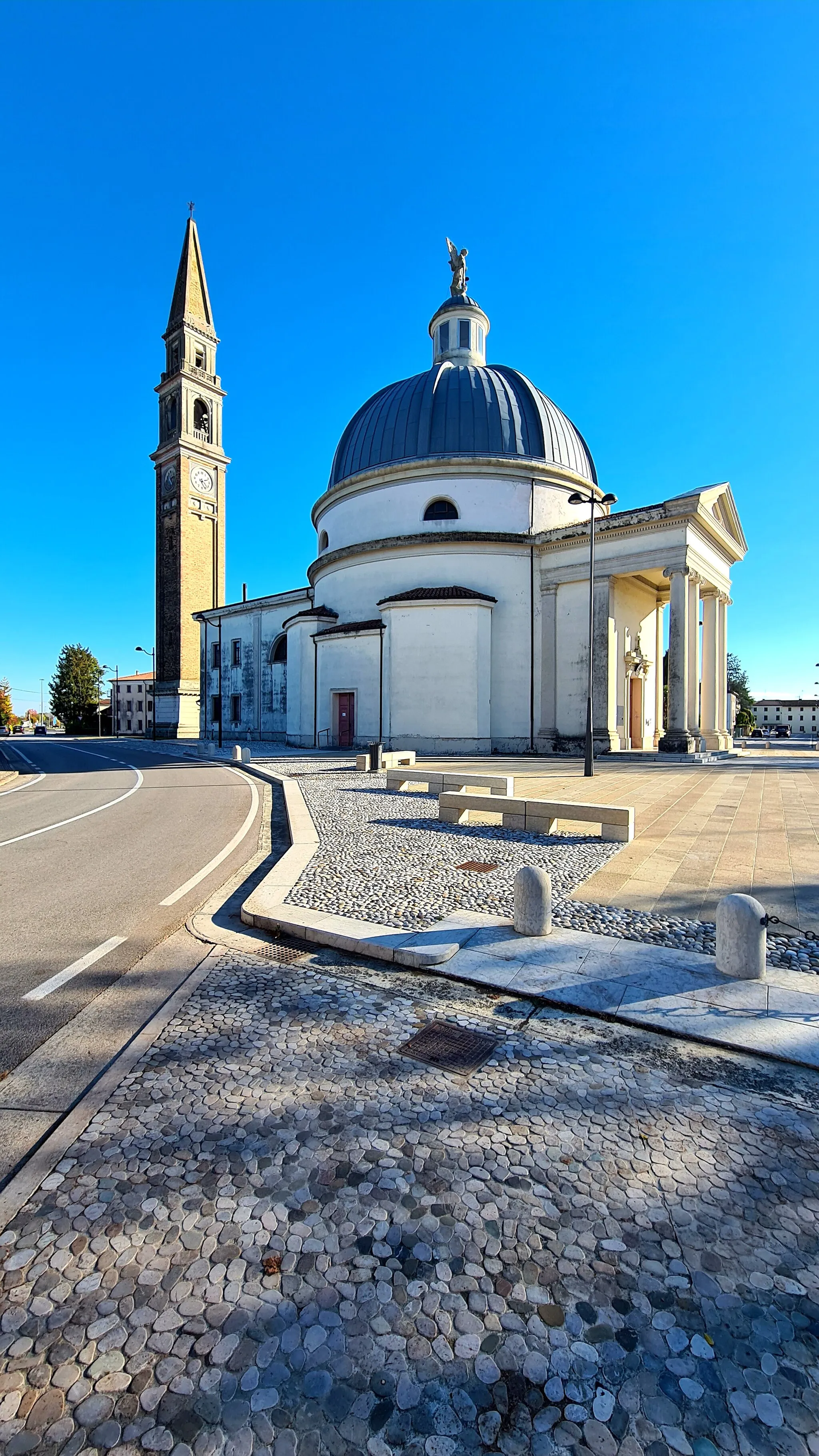 Photo showing: Chiesa di San Michele Arcangelo di Piave (vista da via G. Garibaldi)