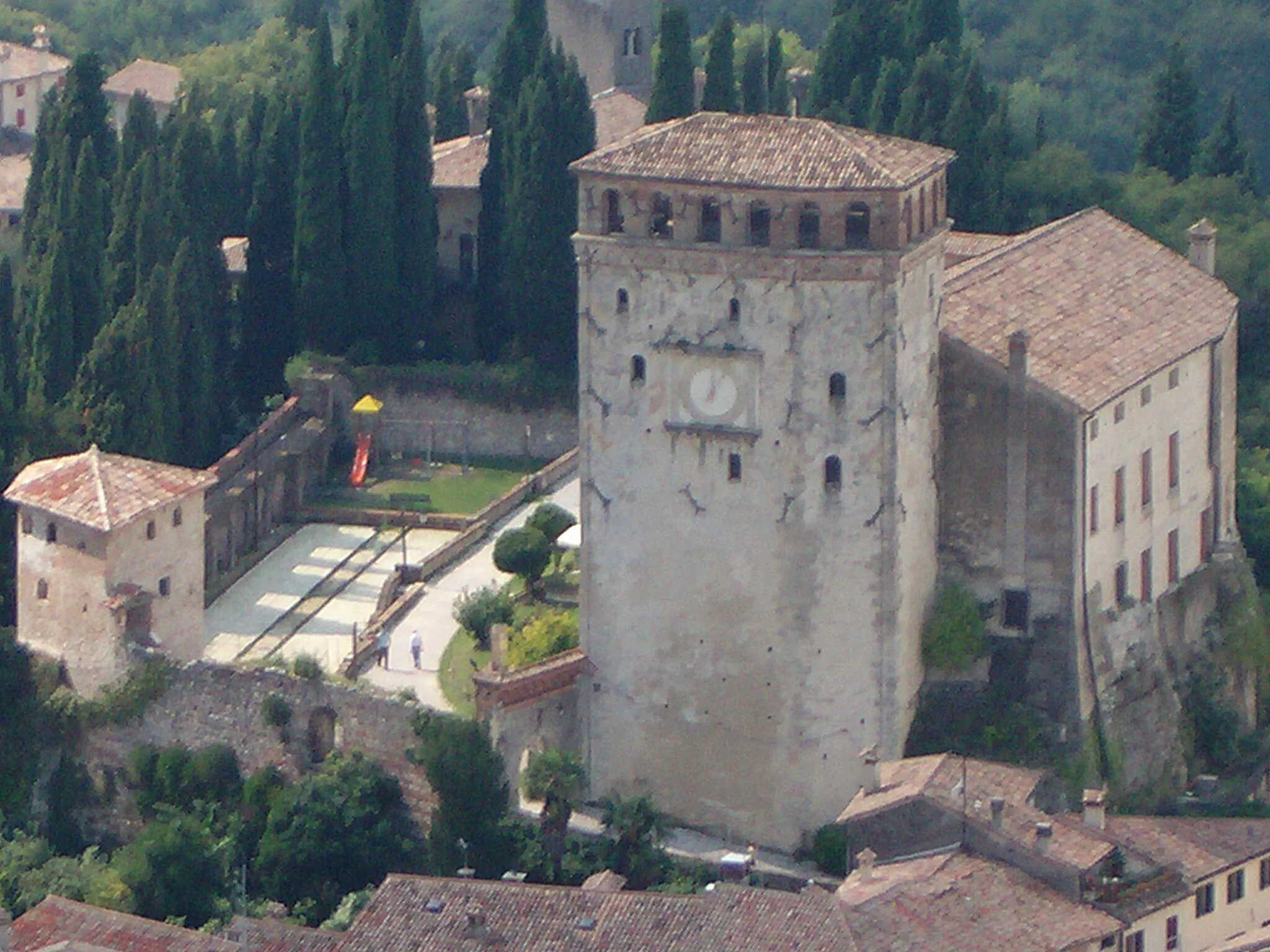 Photo showing: Veduta aerea del castello di Asolo
