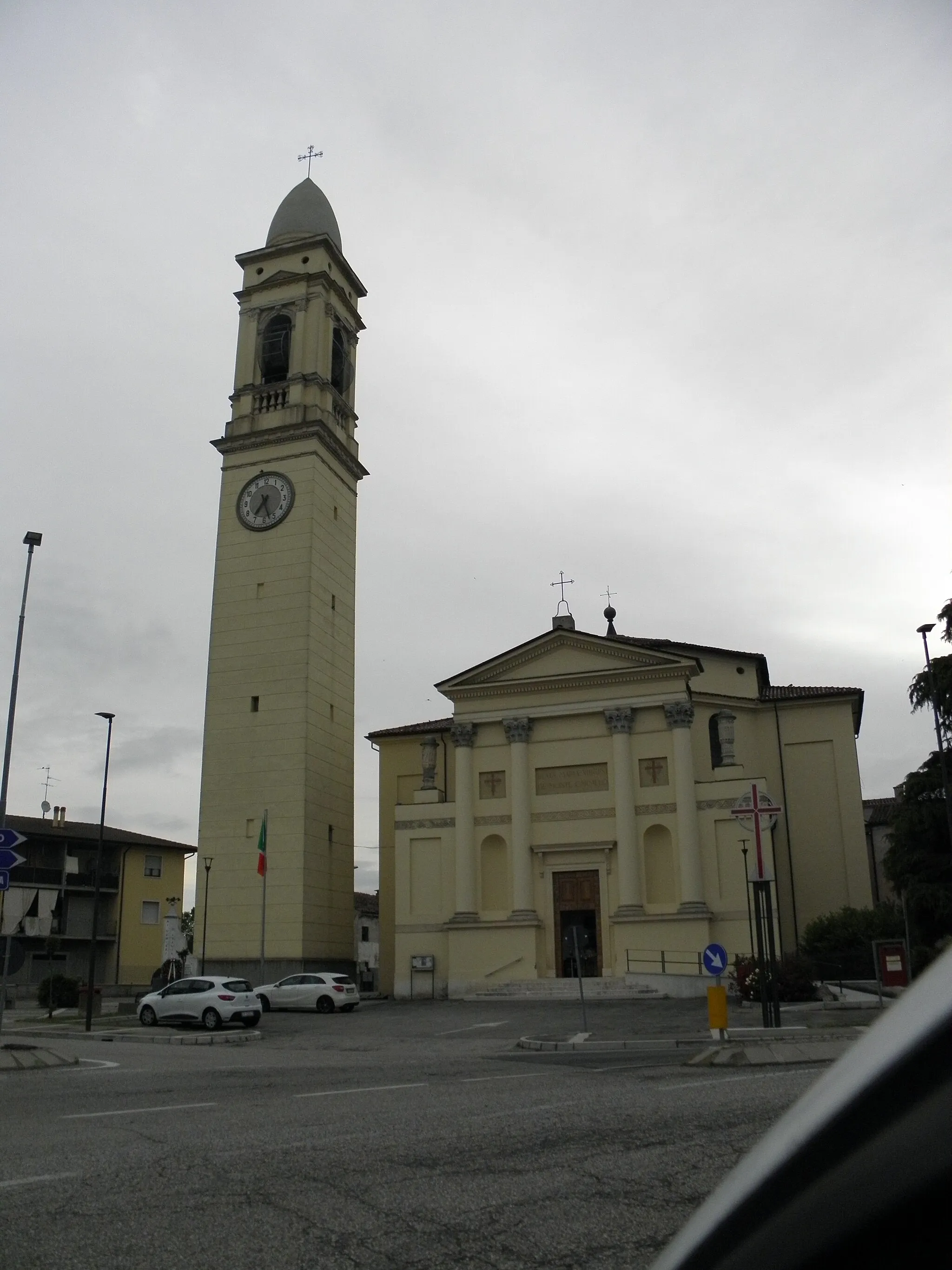 Photo showing: Roverchiaretta, frazione di Roverchiara: la chiesa parrocchiale della Madonna del Carmine.