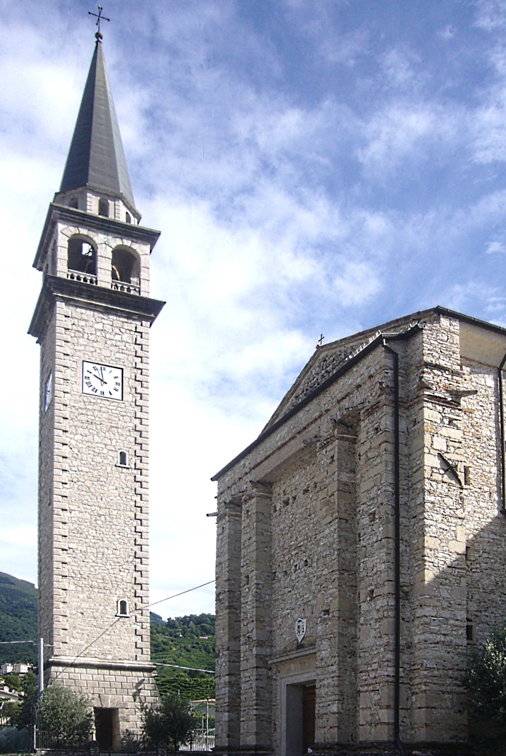 Photo showing: La chiesa e il campanile di Guia