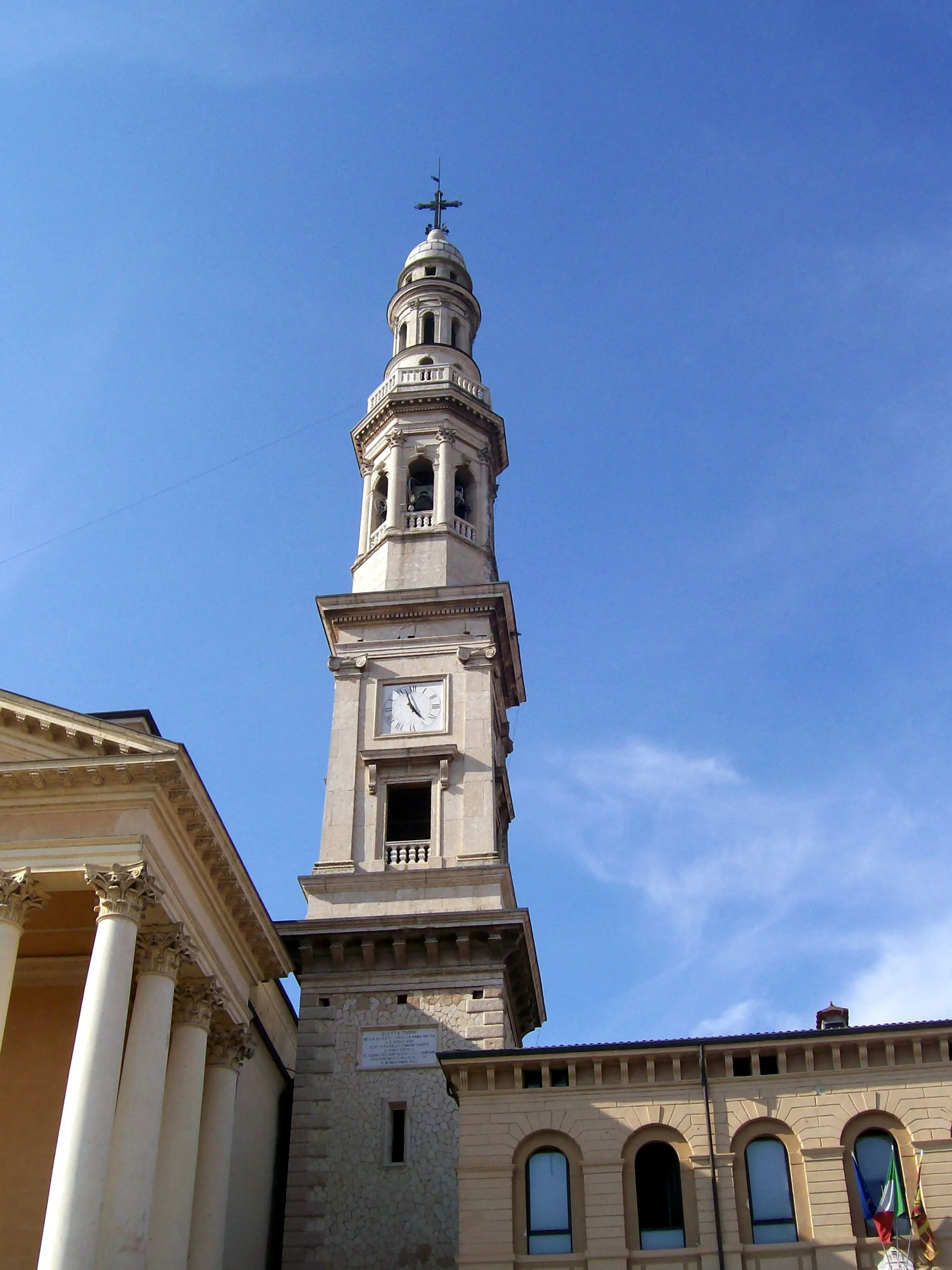 Photo showing: Campanile della chiesa parrocchiale di Santa Maria Maggiore in Monteforte d'Alpone (VR).