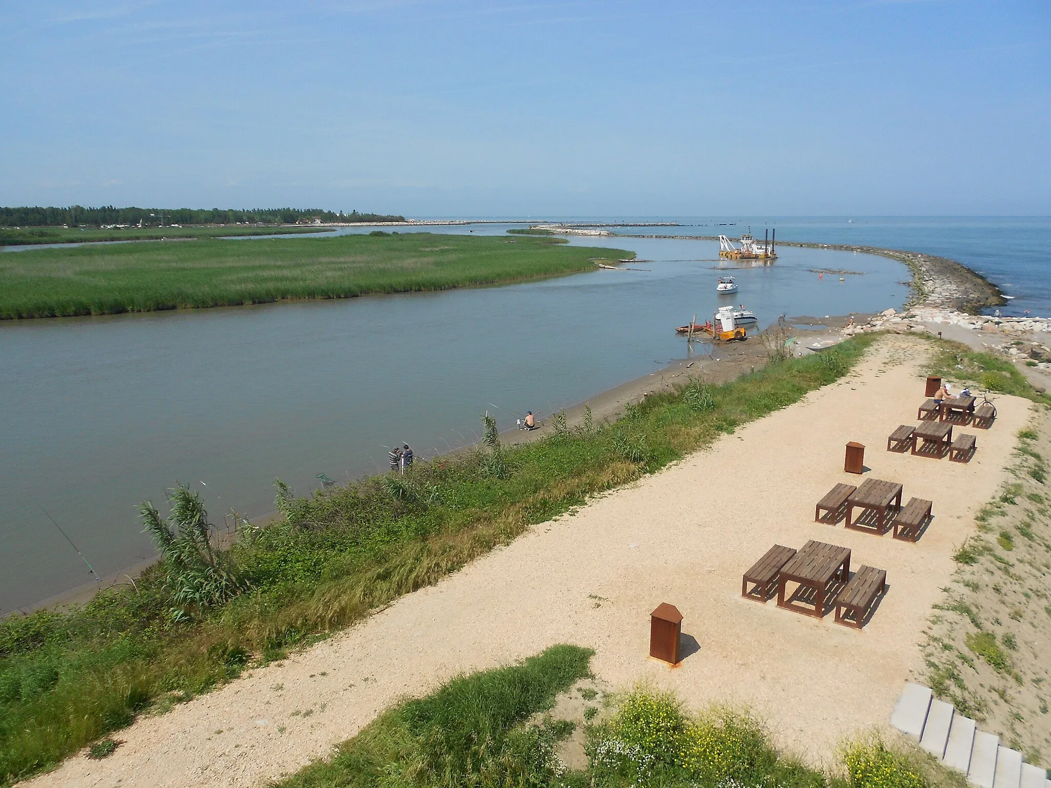 Photo showing: The mouth of the Adige at Rosolina Mare