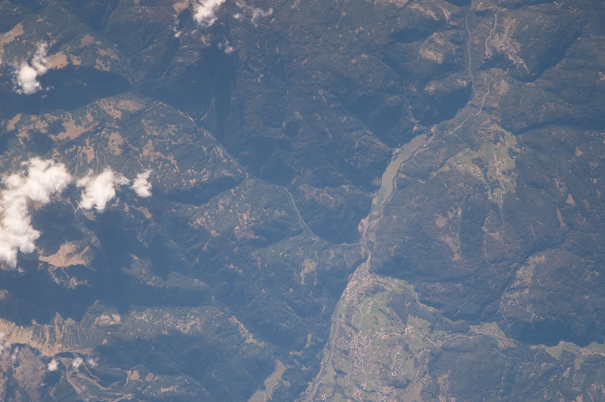 Photo showing: View of Earth taken during ISS Expedition 49.