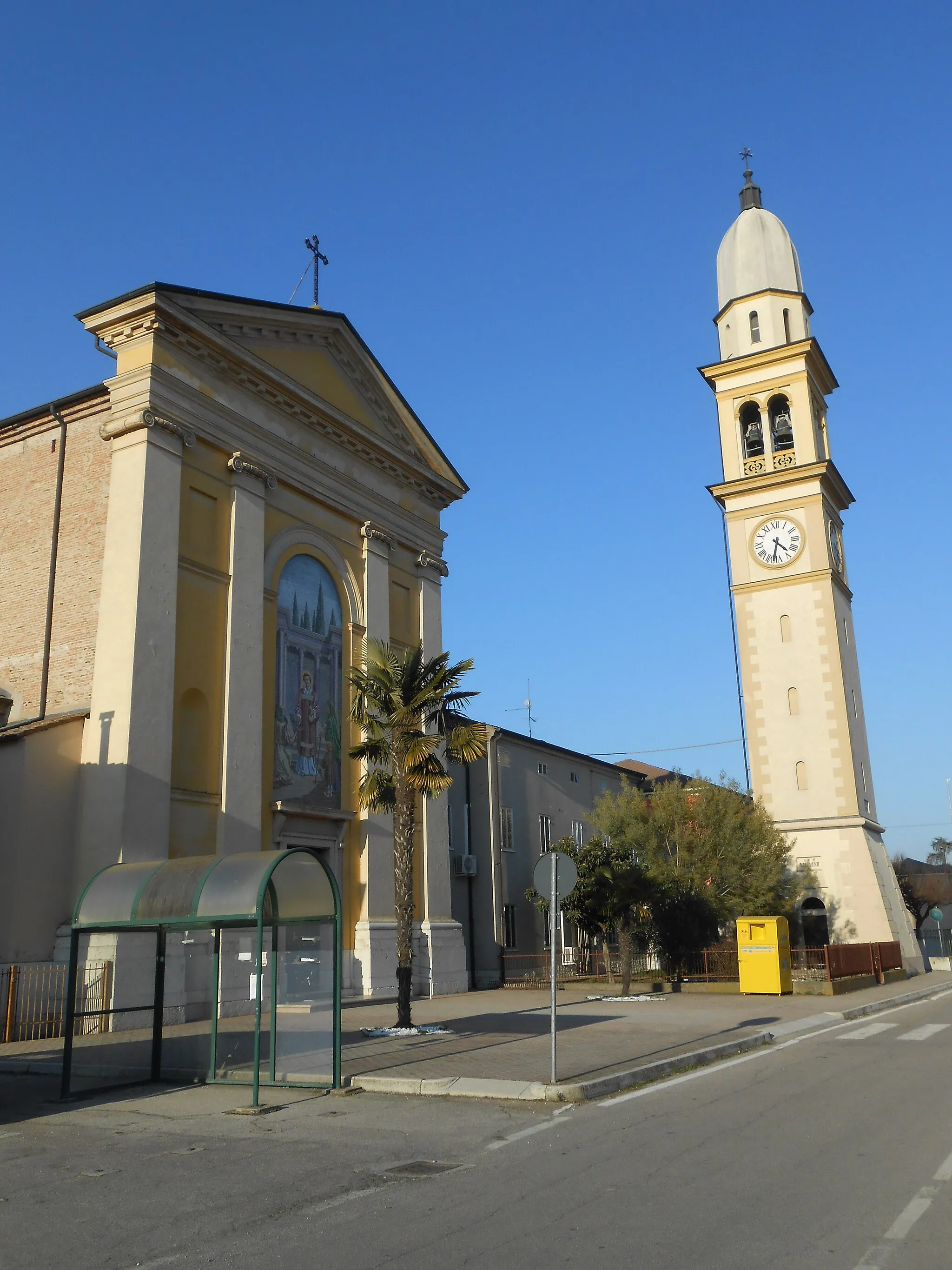 Photo showing: parrocchia Di San Lorenzo Martire, Begosso, Terrazzo