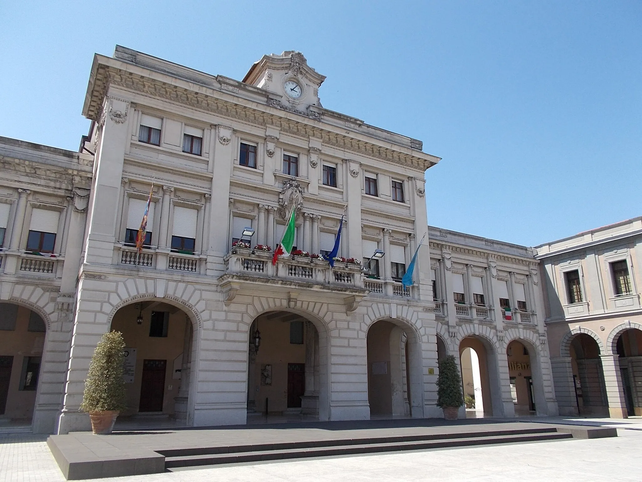 Photo showing: San Donà di Piave - városháza (Piazza Indipendenza)