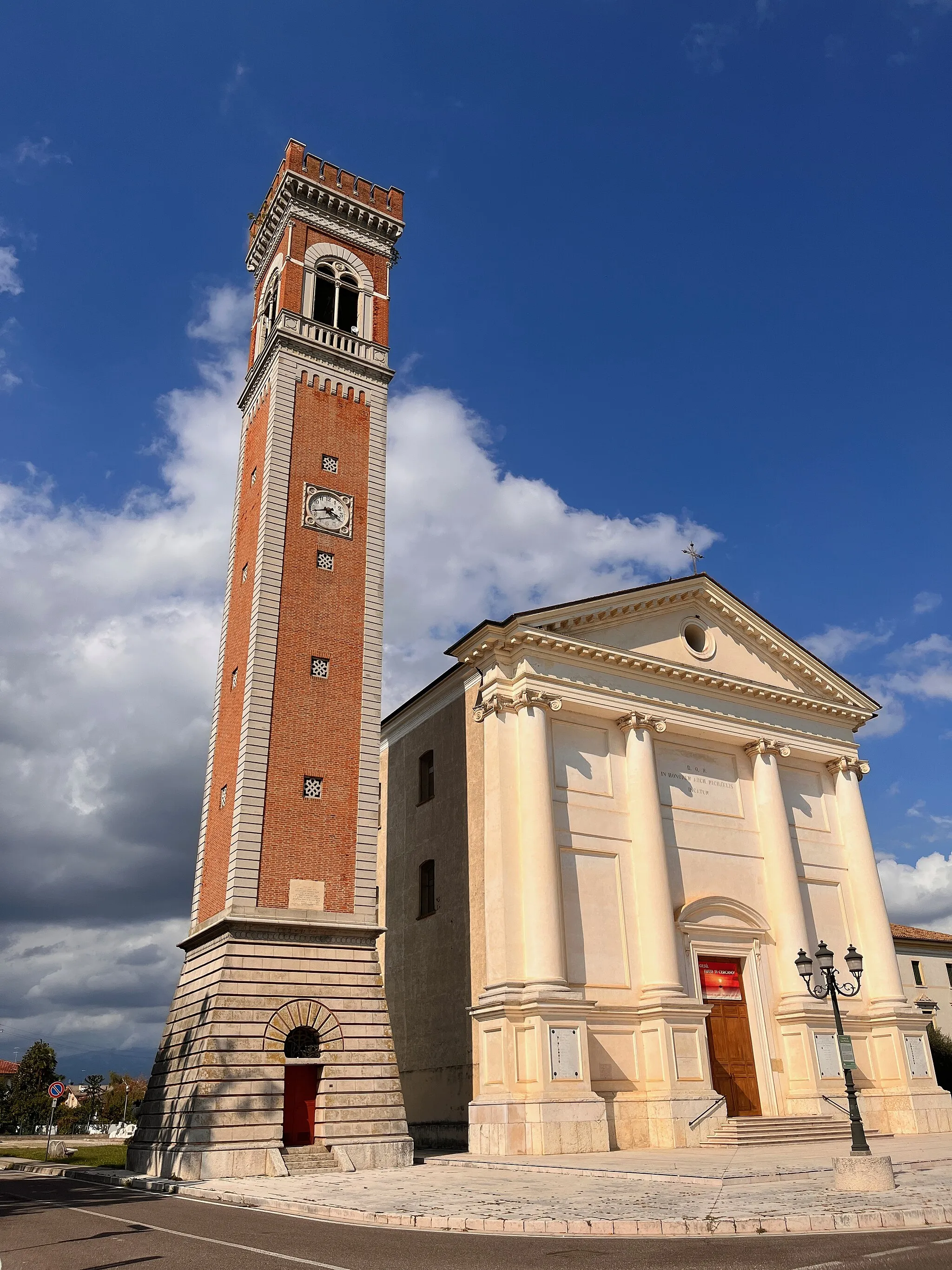 Photo showing: Chiesa di San Michele Arcangelo a Caselle d'Altivole.