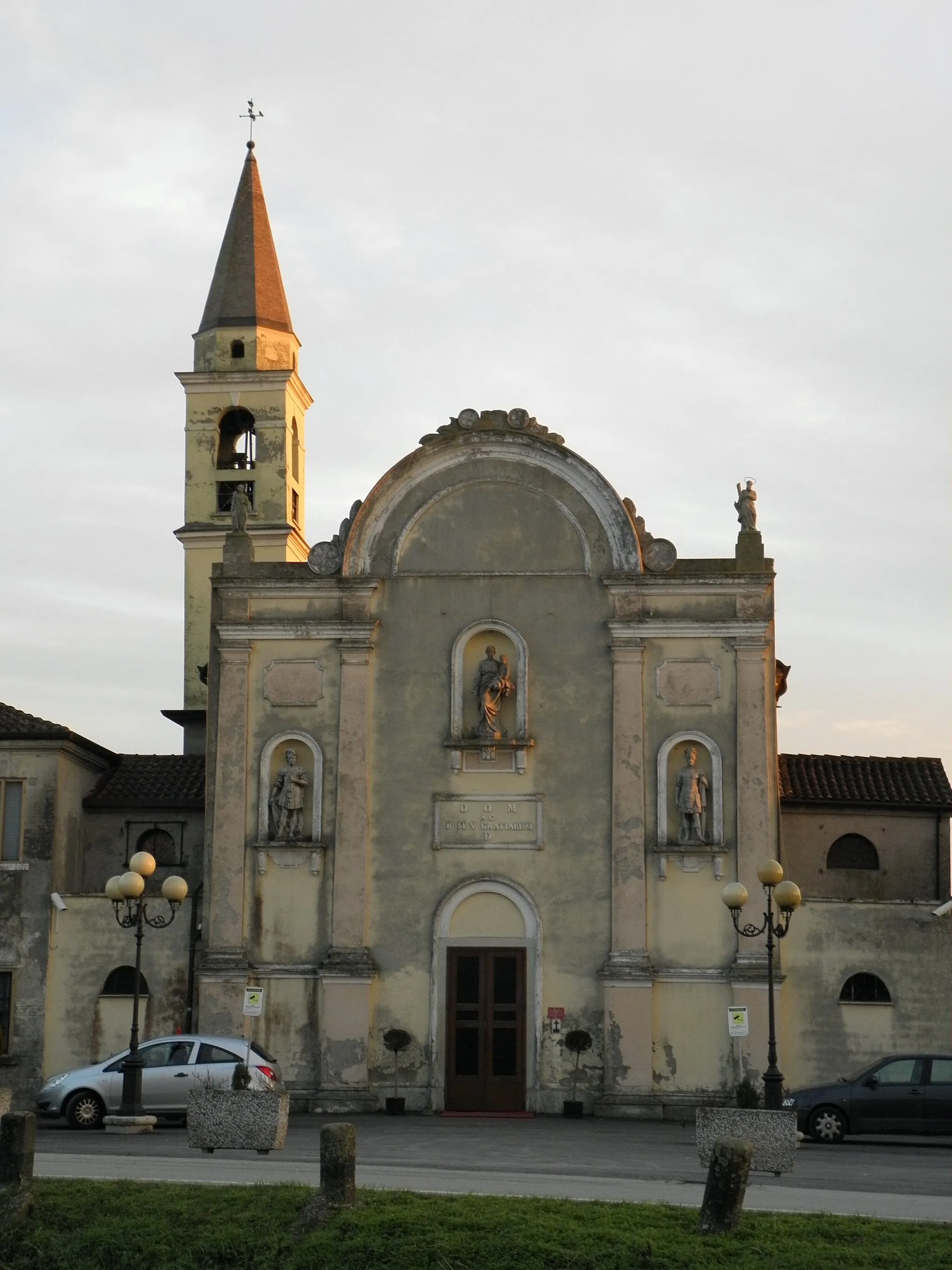 Photo showing: Fasana, frazione del comune di Adria: La chiesa parrocchiale dedicata alla Beata Maria Vergine delle Grazie.