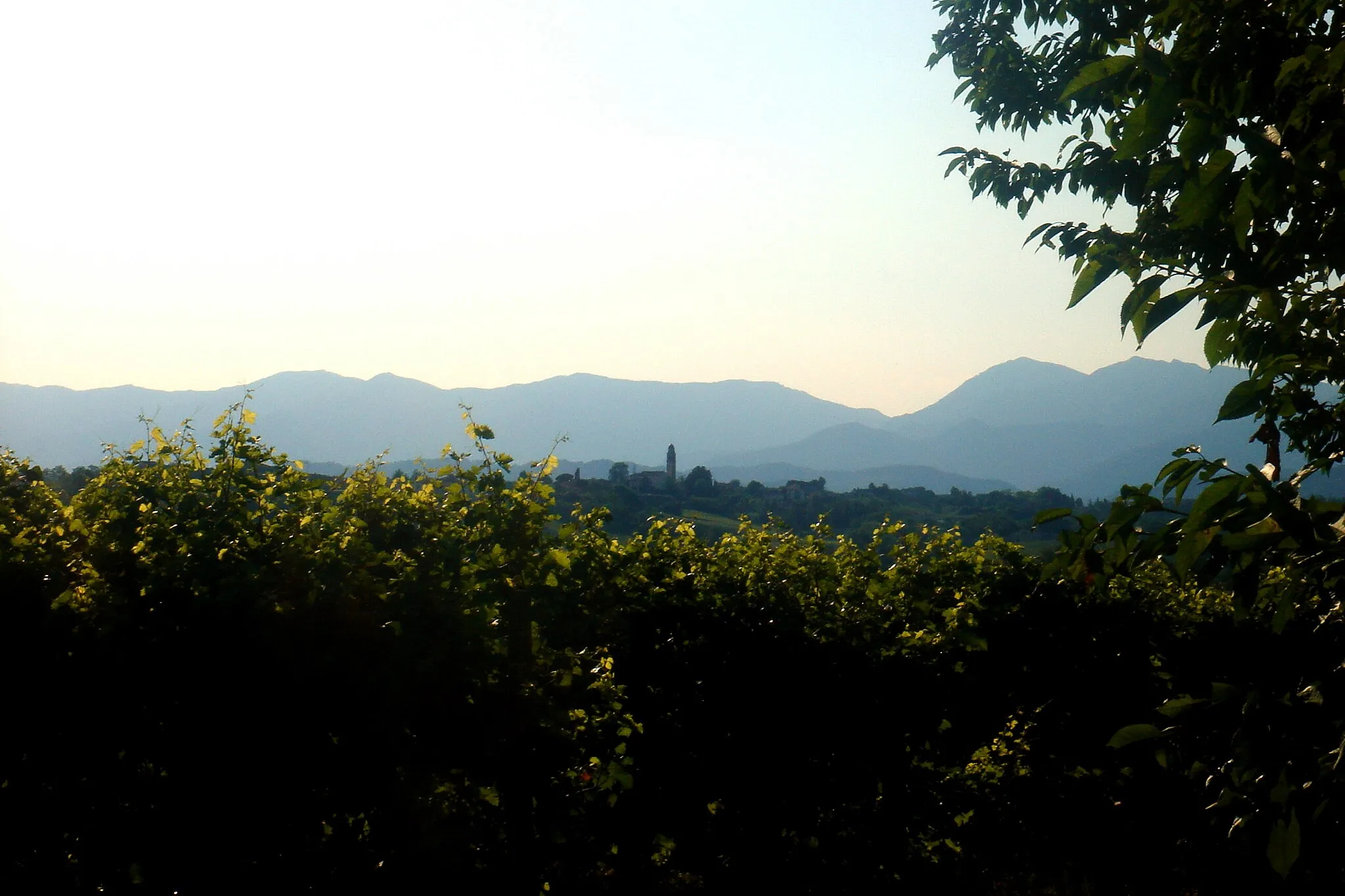 Photo showing: it:Castello Roganzuolo, veduta verso it:Ogliano