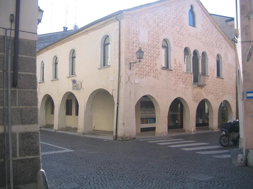 Photo showing: An old house of the historical centre of Oderzo (Treviso, Veneto, Italy).