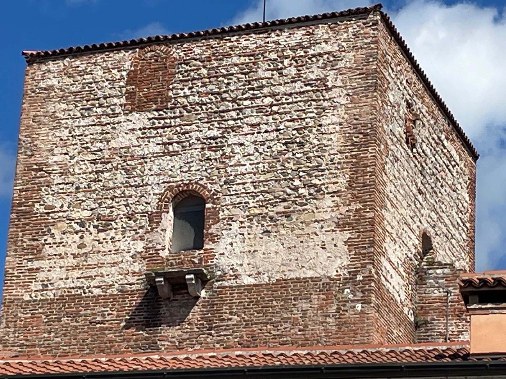 Photo showing: Parte superiore della Torre dell'Ortazzo