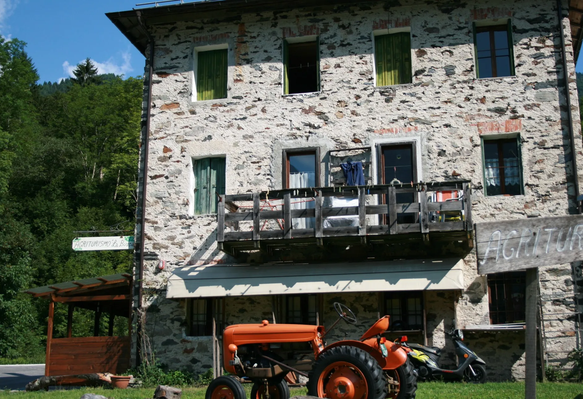 Photo showing: LAMBROI. AGRITURISMO LA BUSCA