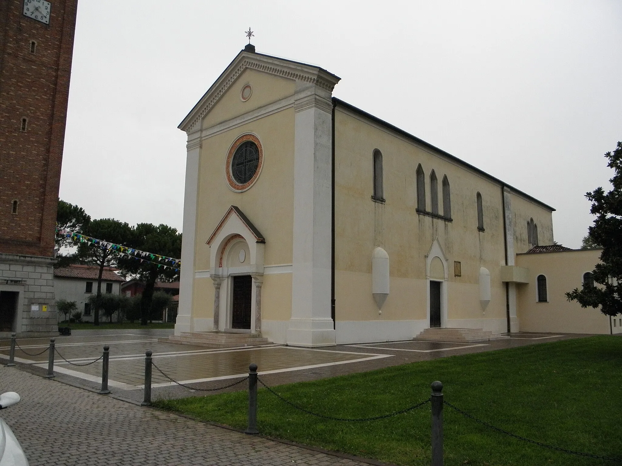 Photo showing: Stigliano, frazione di Santa Maria di Sala: la chiesa parrocchiale dell'Annunciazione della Beata Vergine Maria.