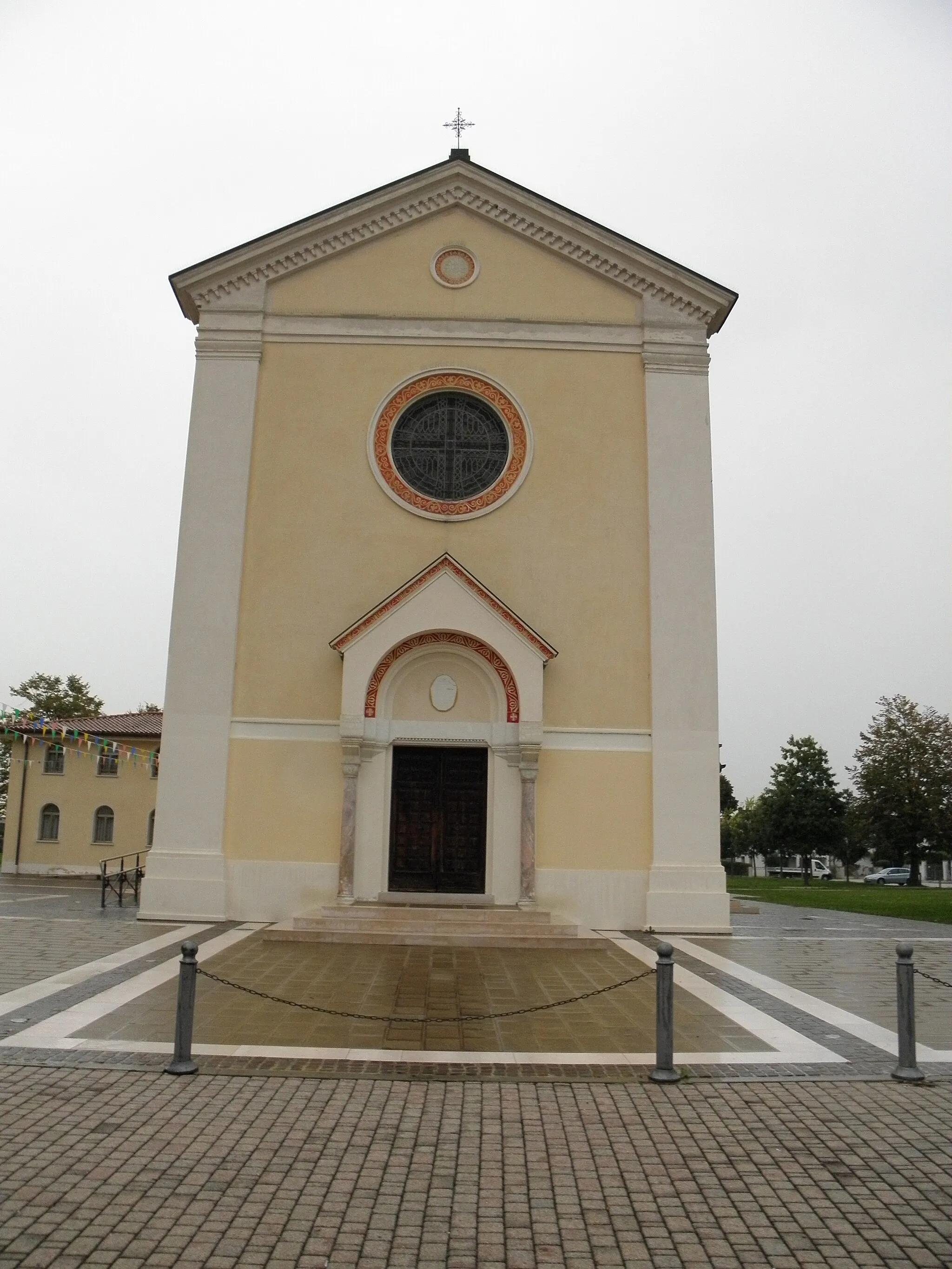 Photo showing: Stigliano, frazione di Santa Maria di Sala: la facciata della chiesa parrocchiale dell'Annunciazione della Beata Vergine Maria.