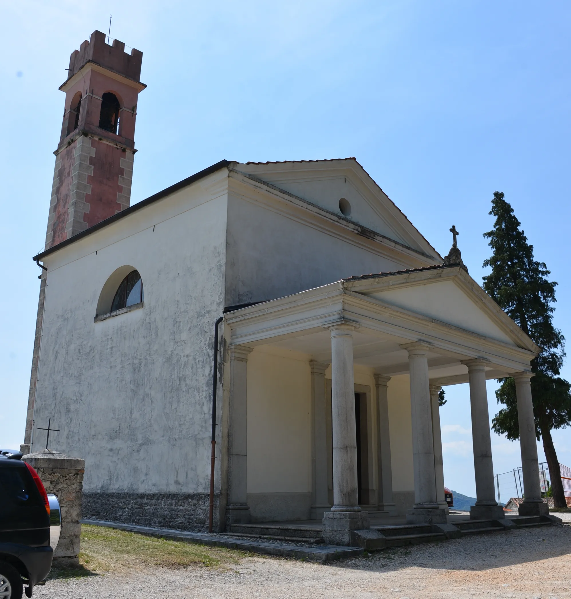 Photo showing: chiesa della BV Addolorata a Combai, frazione di Miane TV
