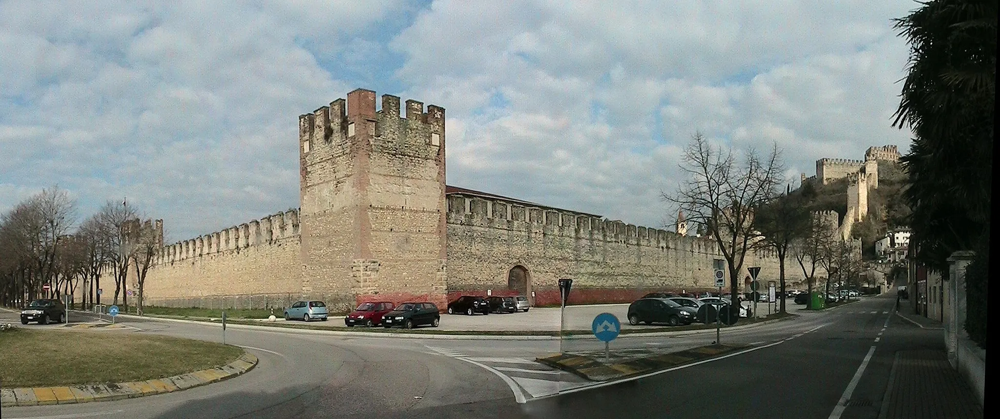 Photo showing: Soave - cinta muraria e castello